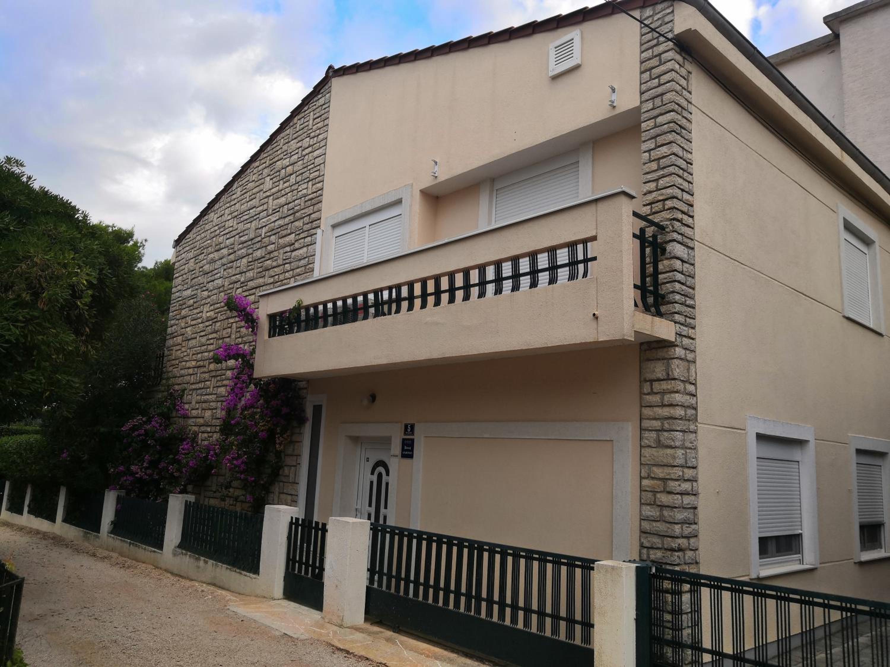 One-Bedroom Apartment with Balcony photo 2