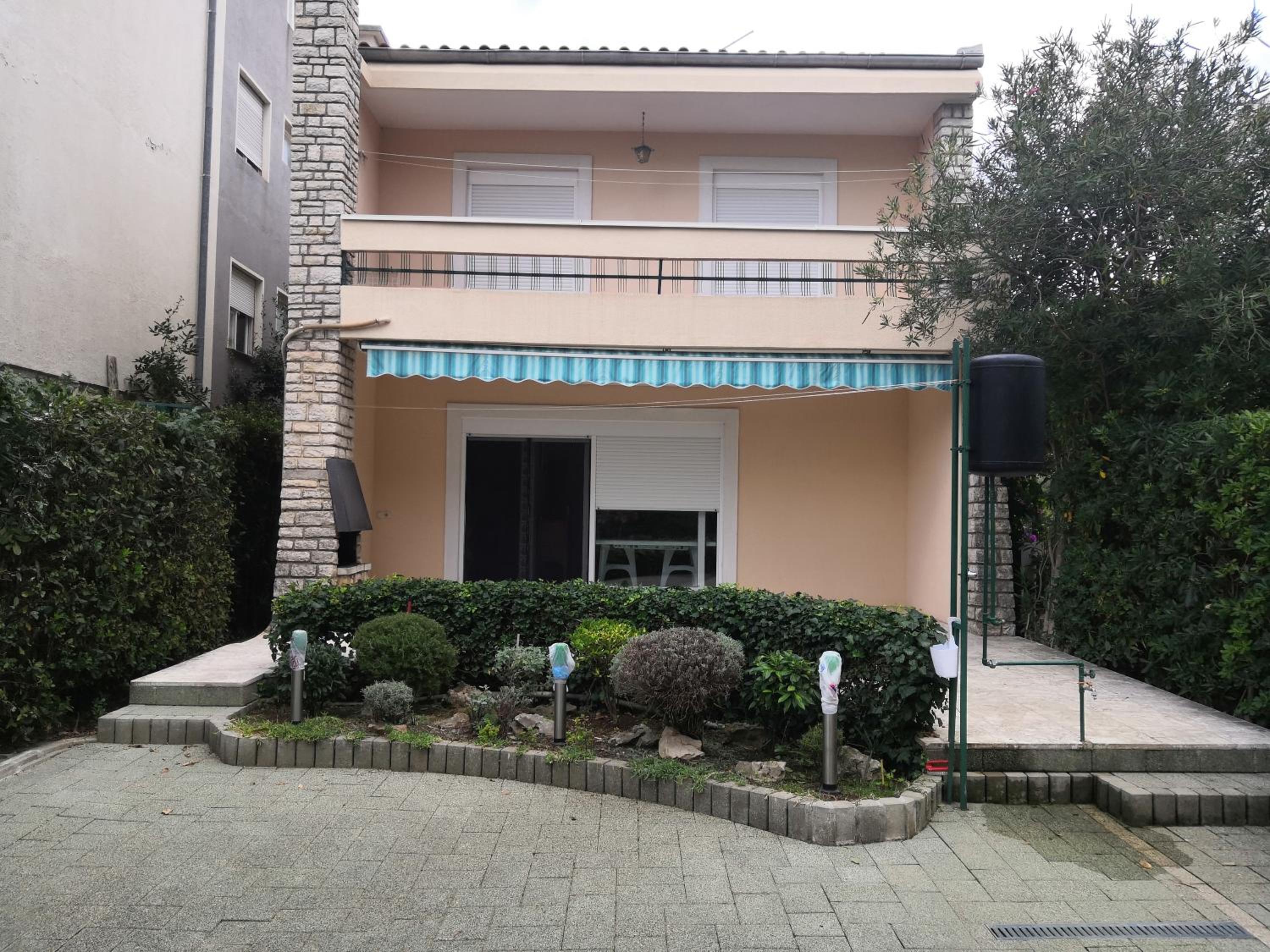 Two-Bedroom Apartment with Balcony photo 2