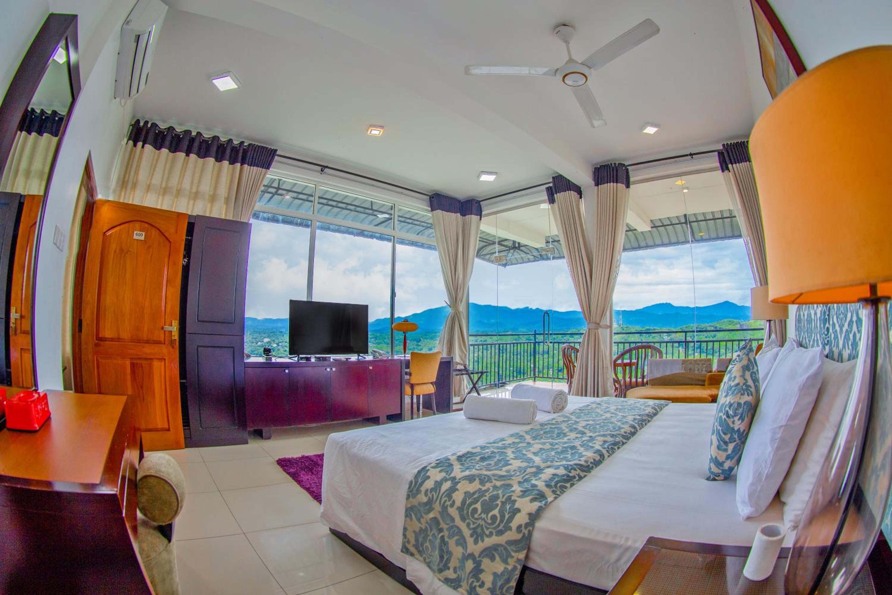 Super Deluxe Room with Balcony and the Mountain View  photo 1