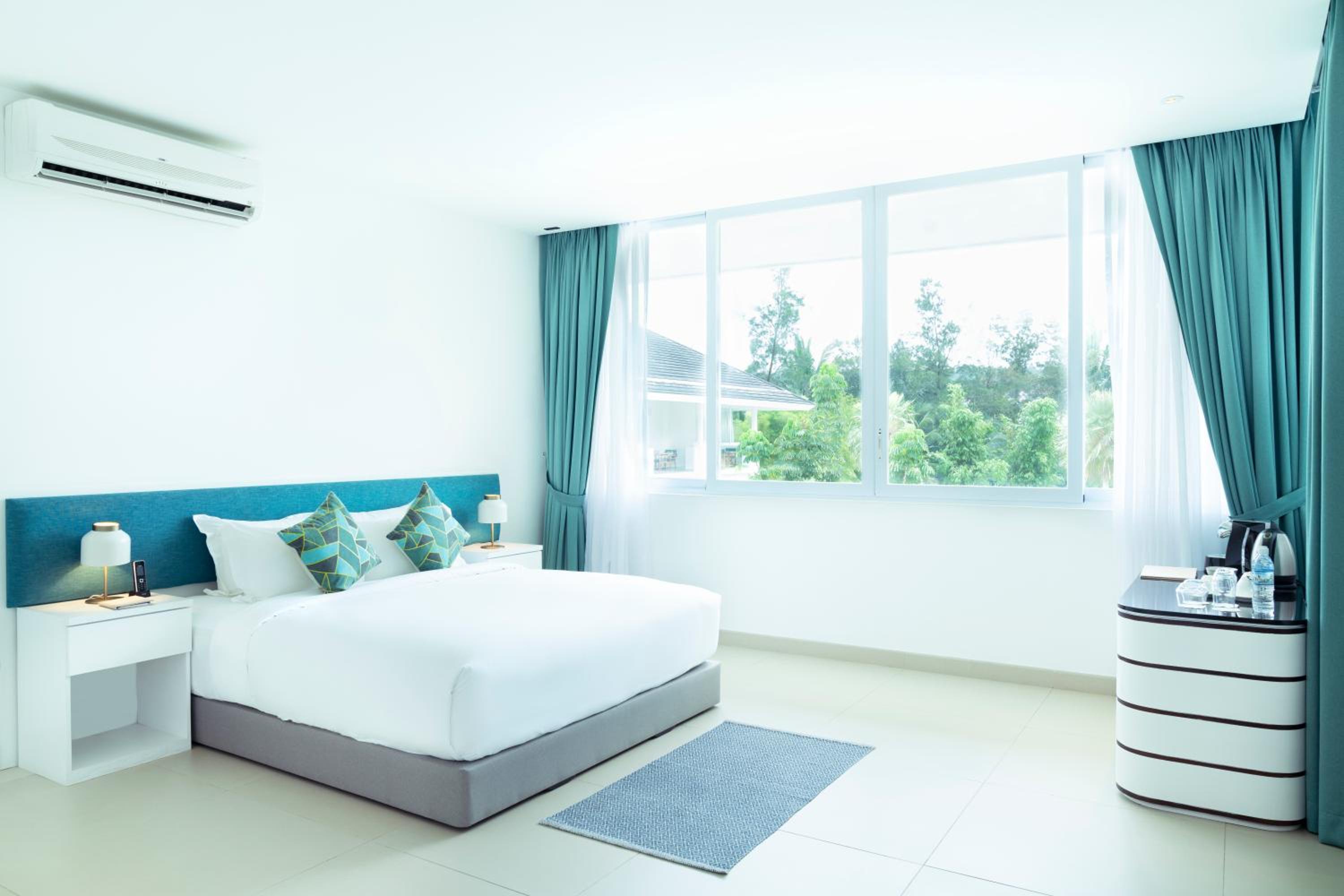 Corner Suite photo 2