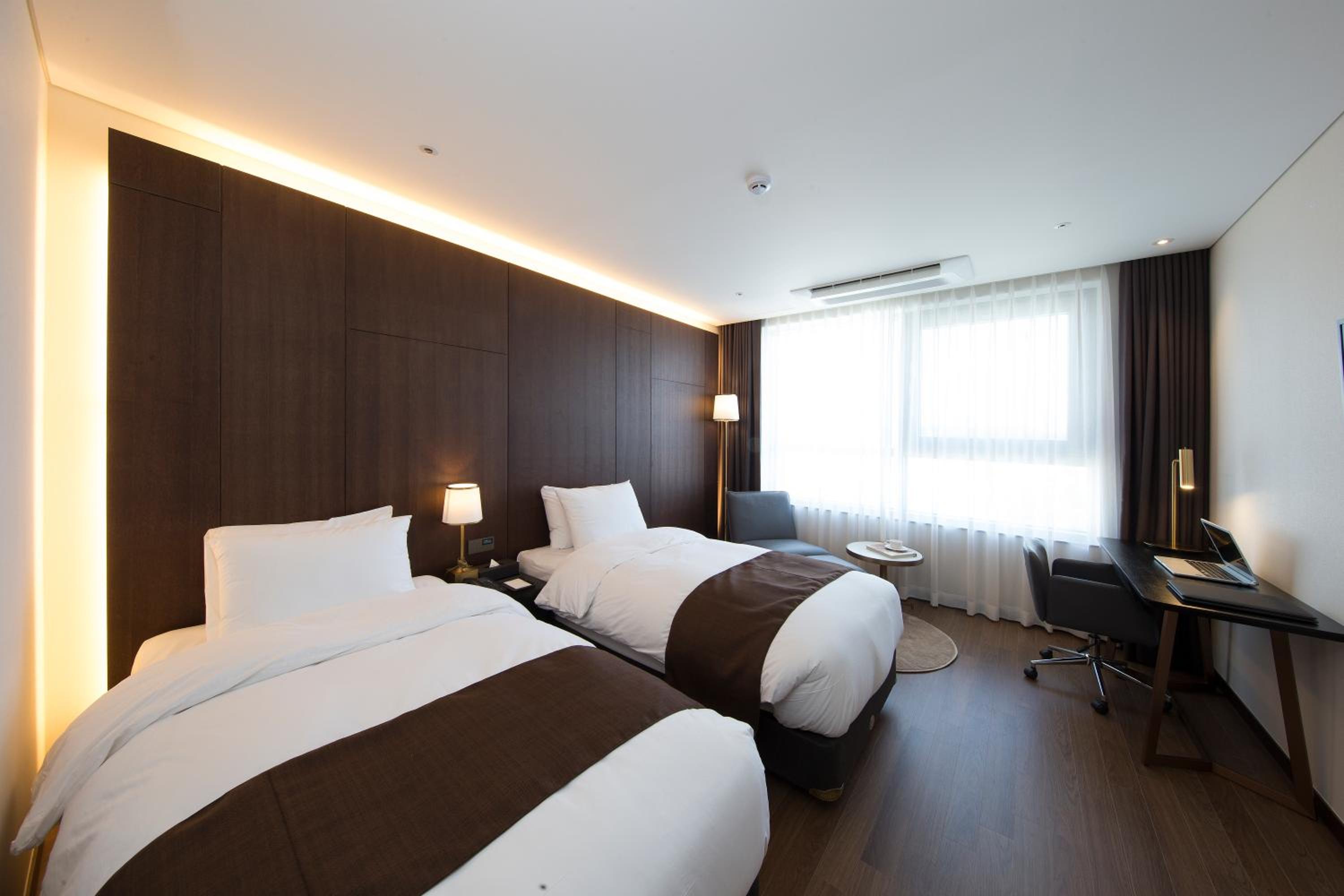 Twin Room - Non-Smoking