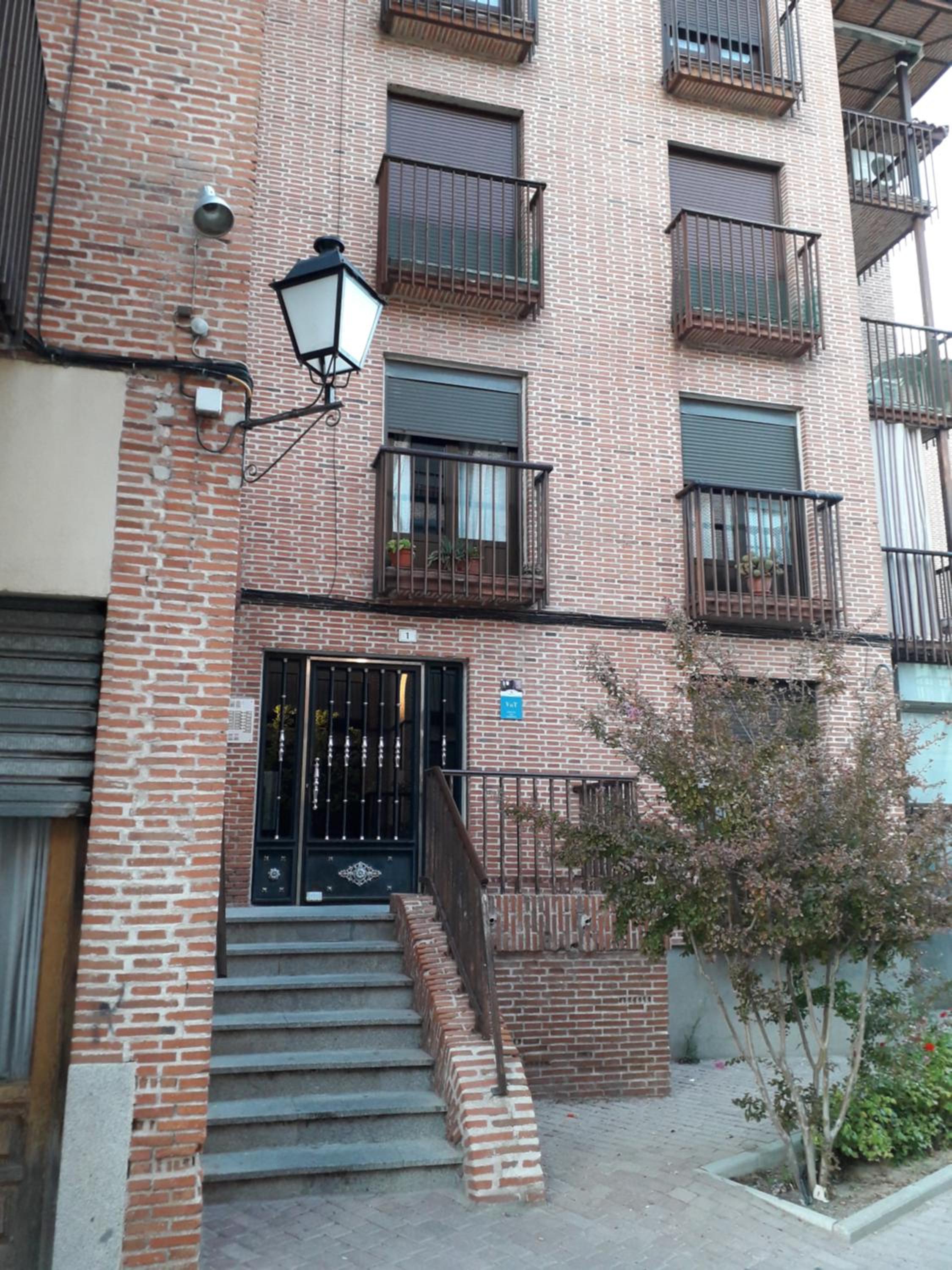 Three-Bedroom Apartment - Photo 2