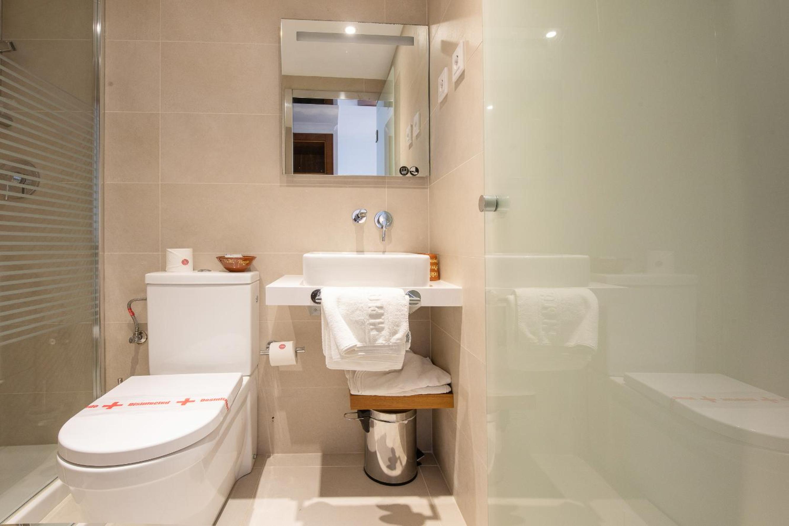 Double Room thumbnail 5