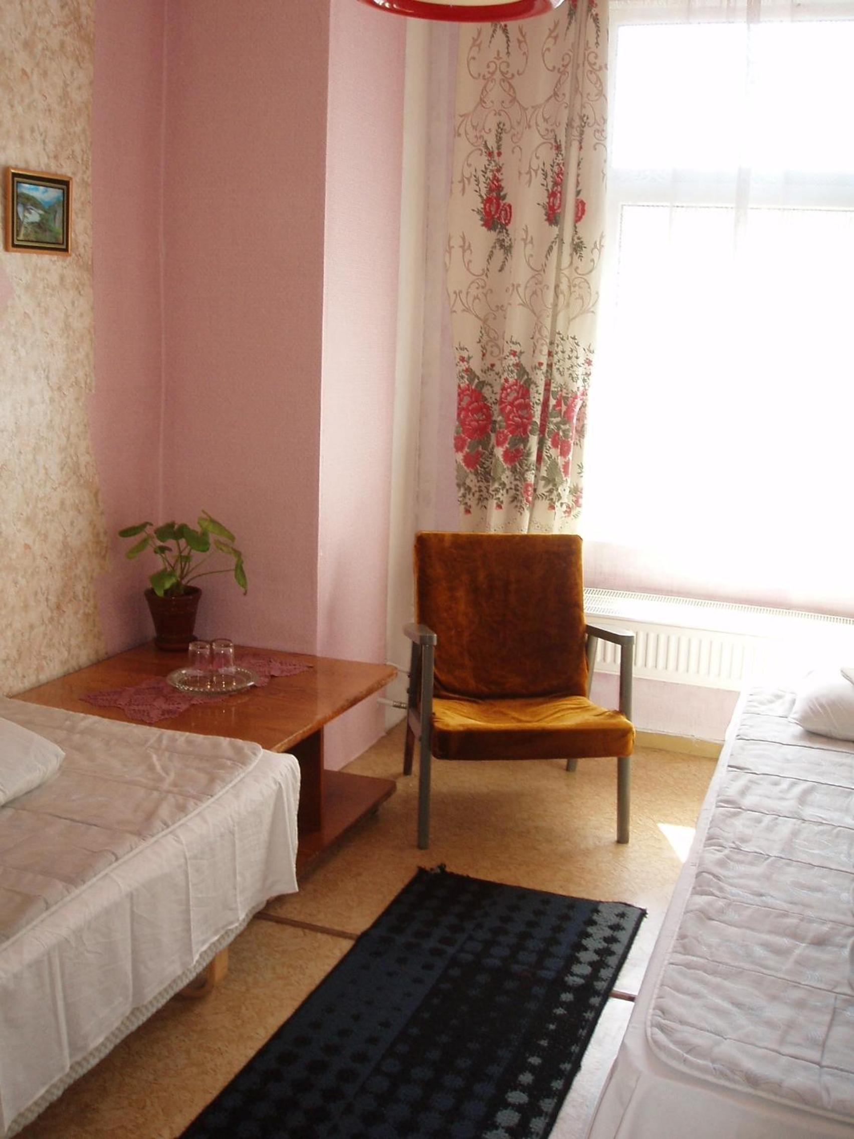 Twin Room with Shared Bathroom photo 3