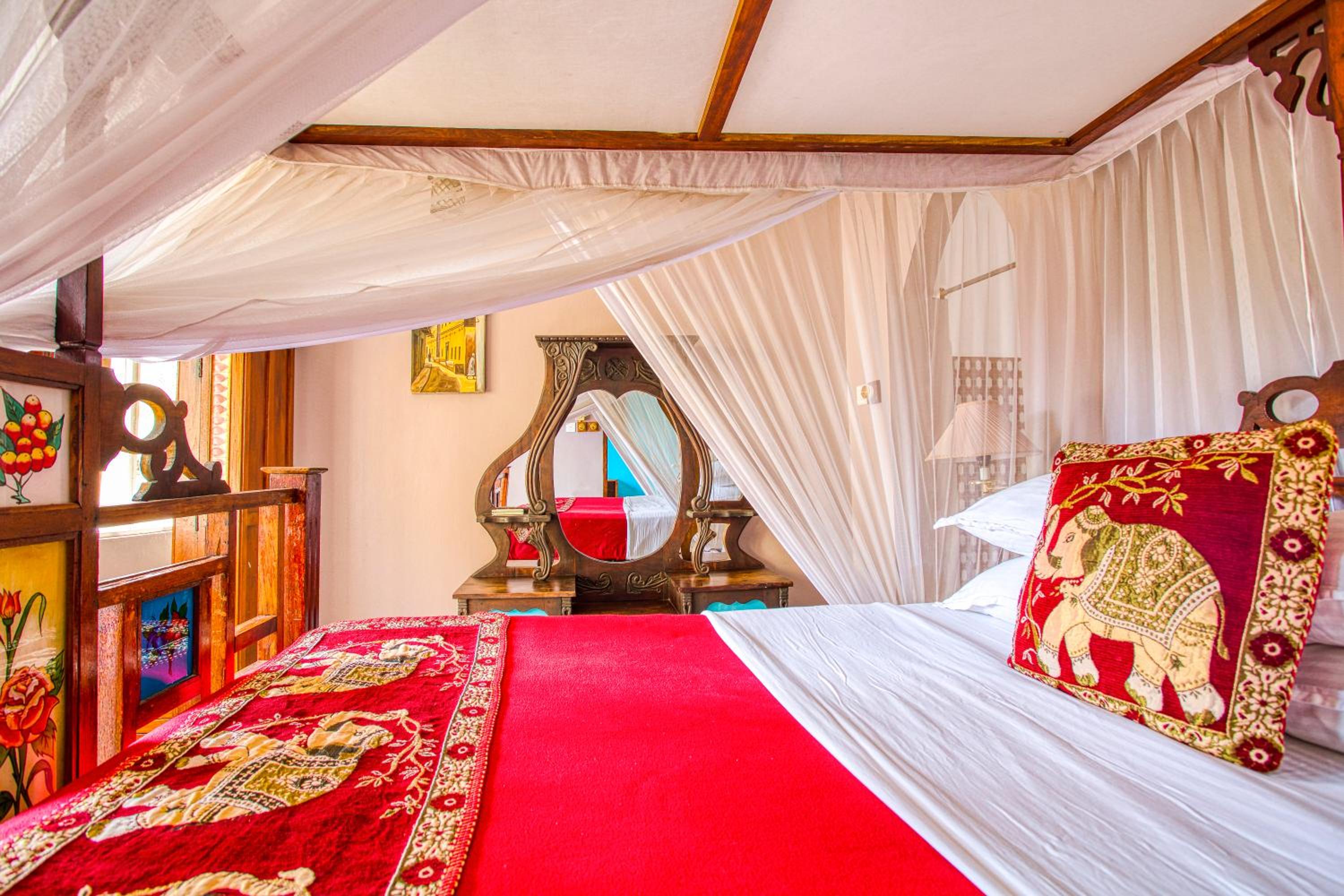 Freddie Mercury Apartments With Balcony & City View