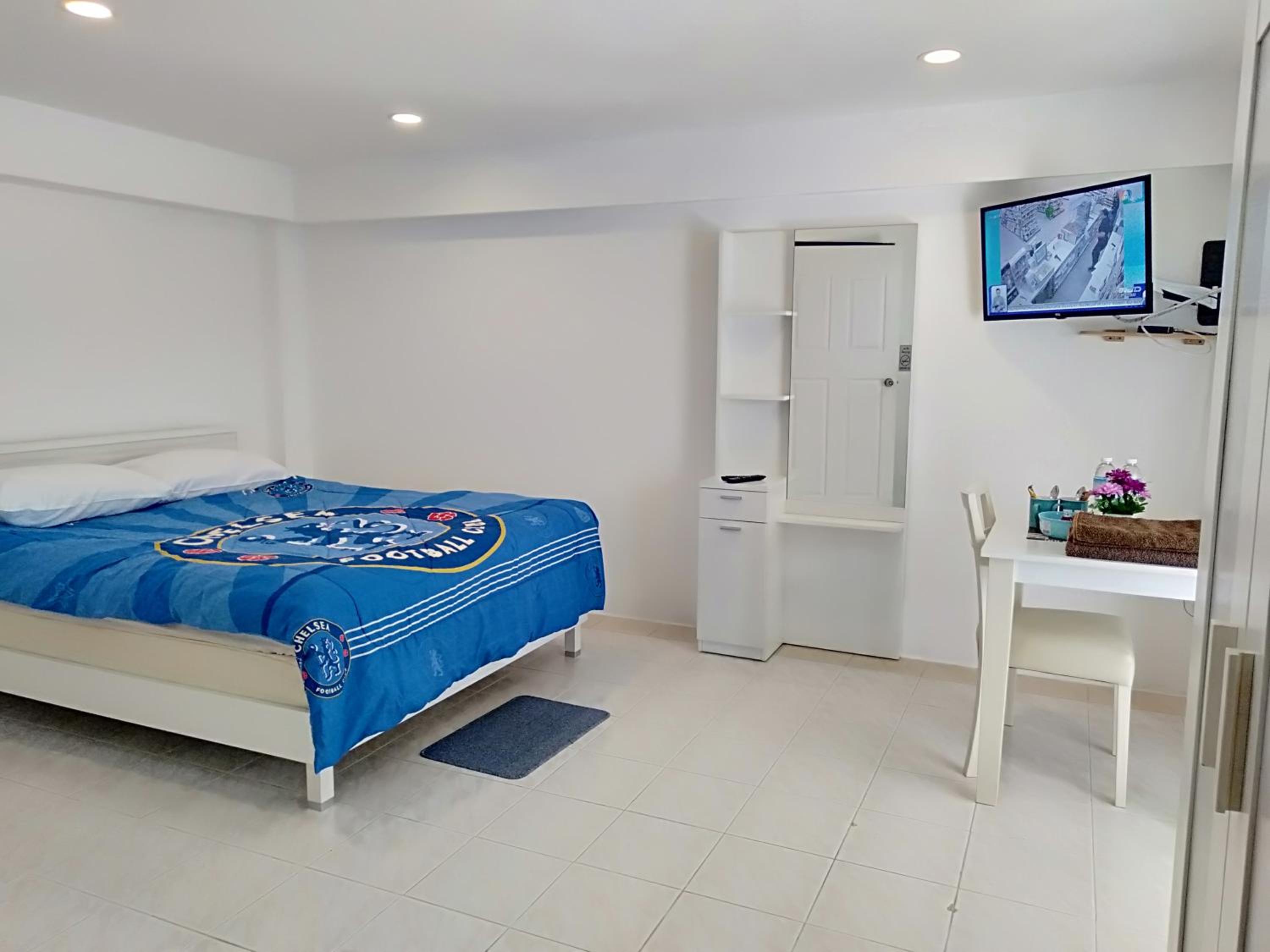 One-Bedroom Apartment with Sea View - Photo 19