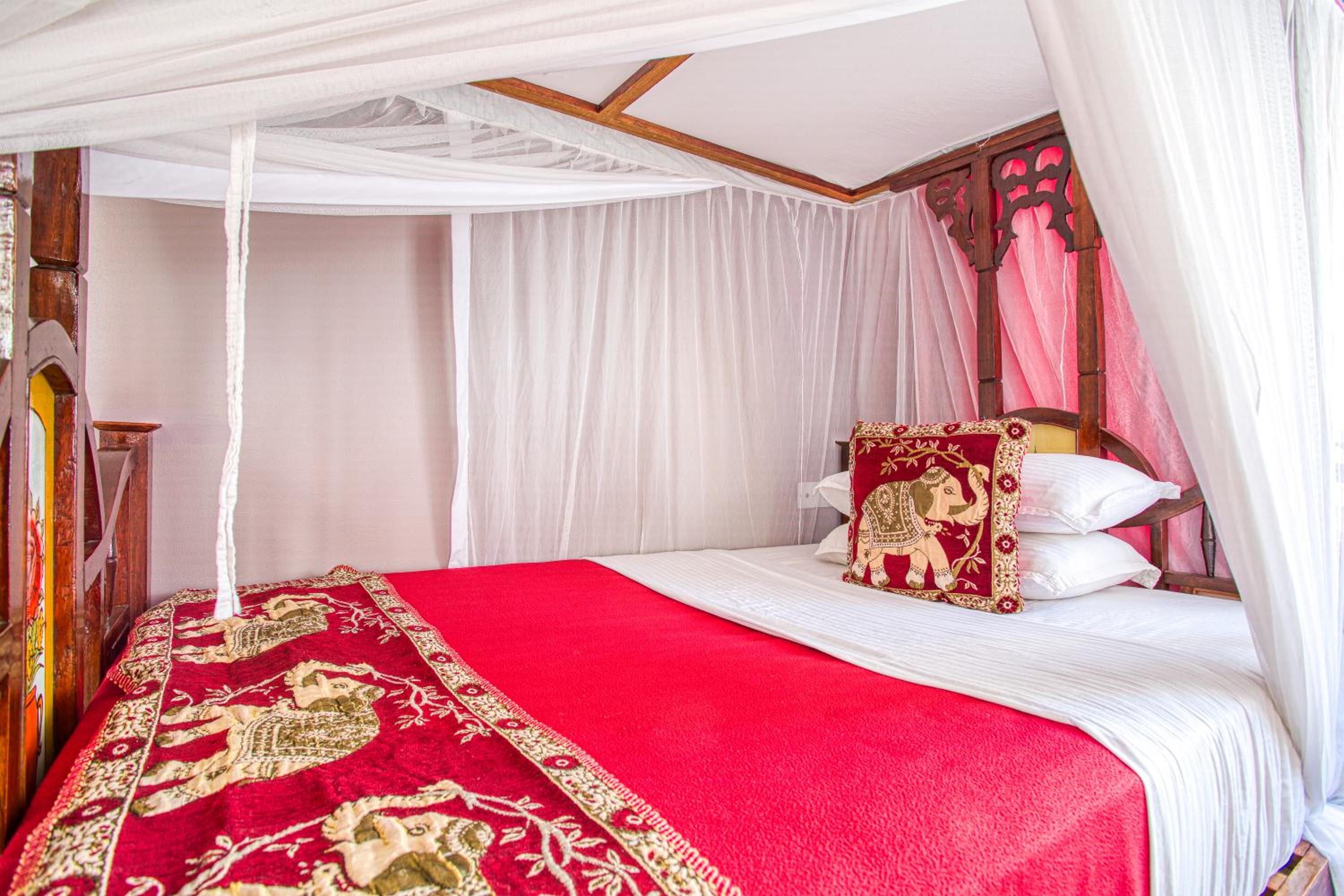 Freddie Mercury Apartments With Balcony & City View