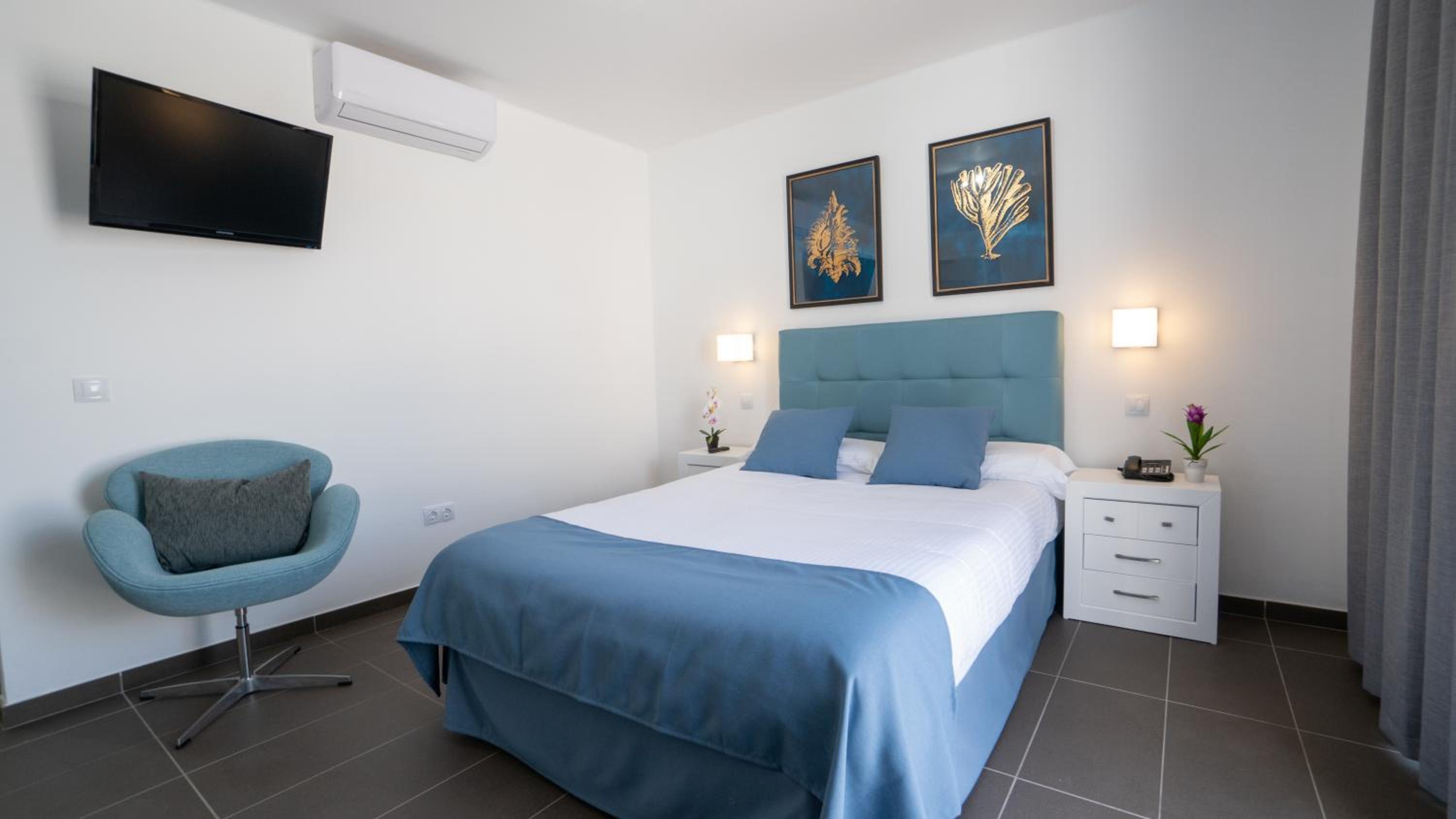 Two Bedroom Deluxe Apartment photo 2