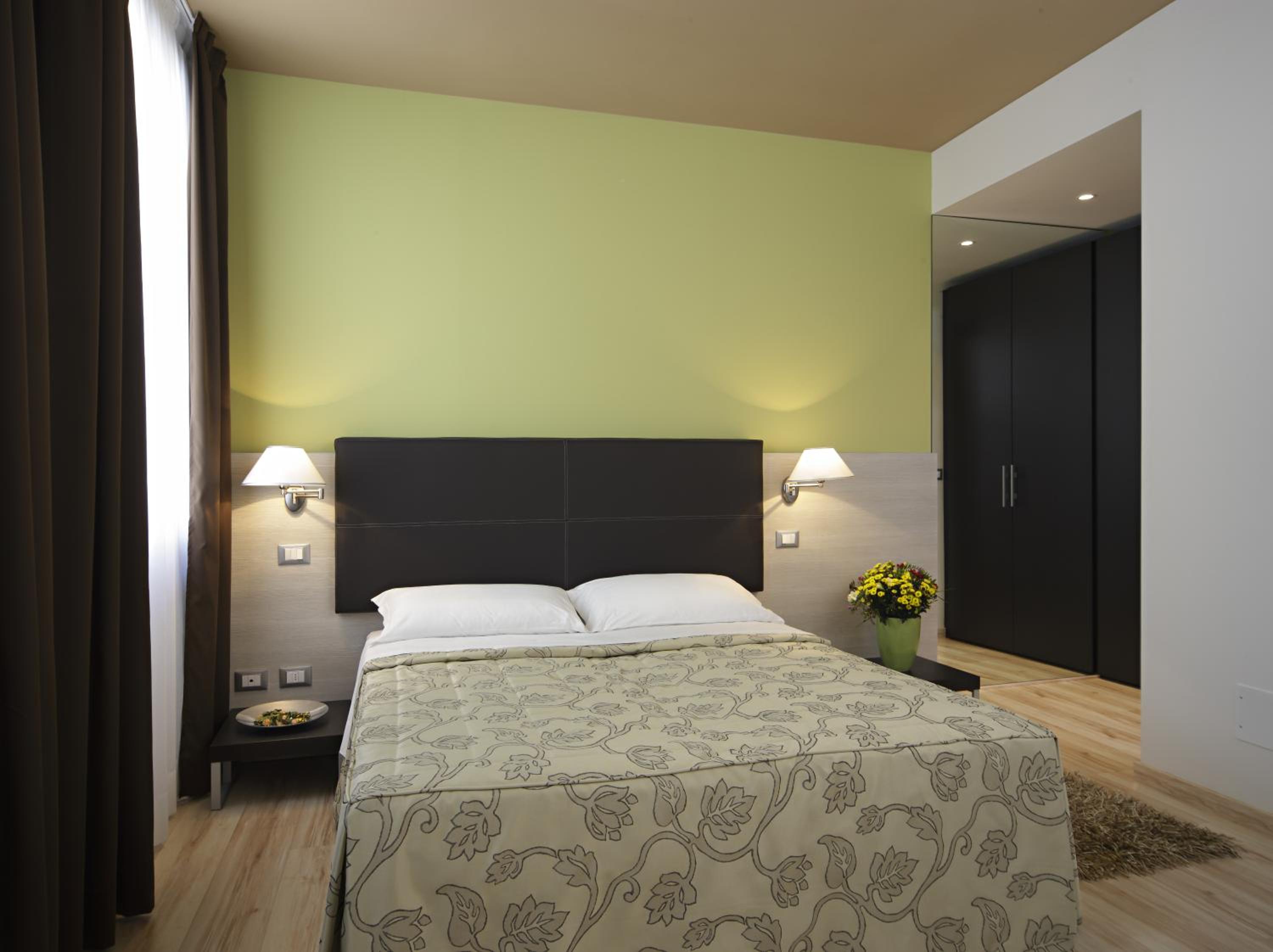 One-Bedroom Apartment - Photo 2