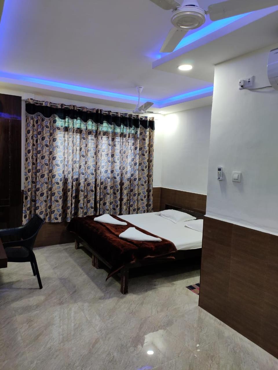 Deluxe Double Room - Photo 11