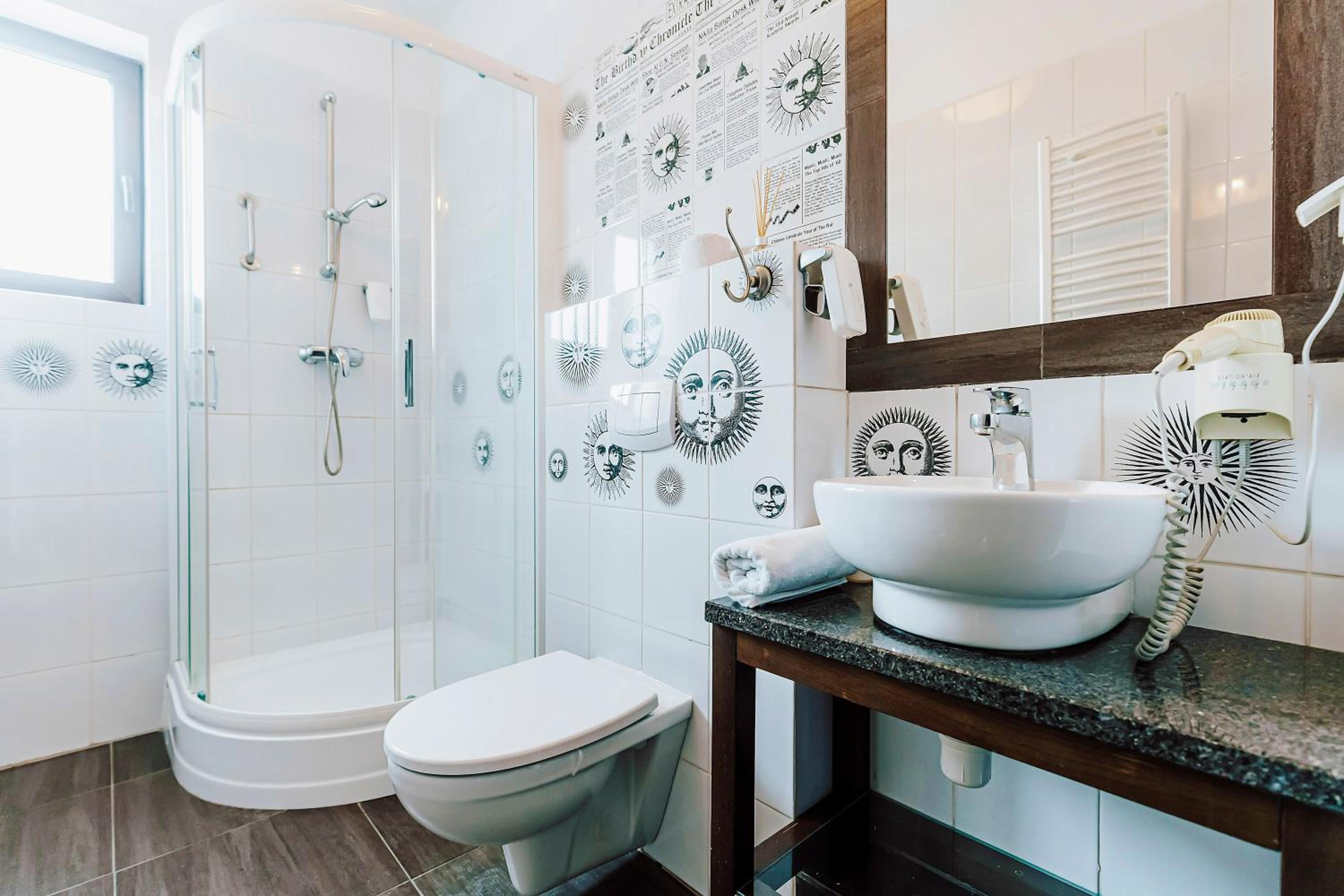 Double or Twin Room with Bathroom - Photo 8