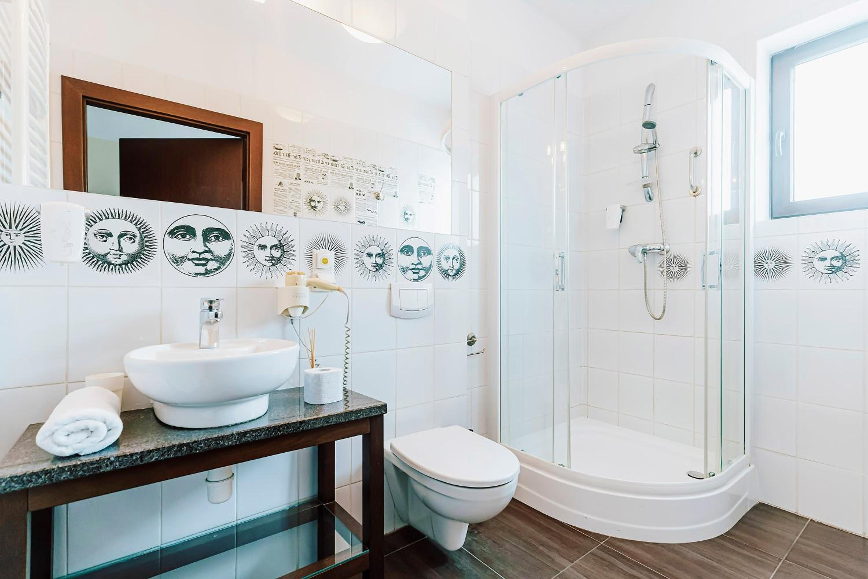 Single Room with Private Bathroom photo 2
