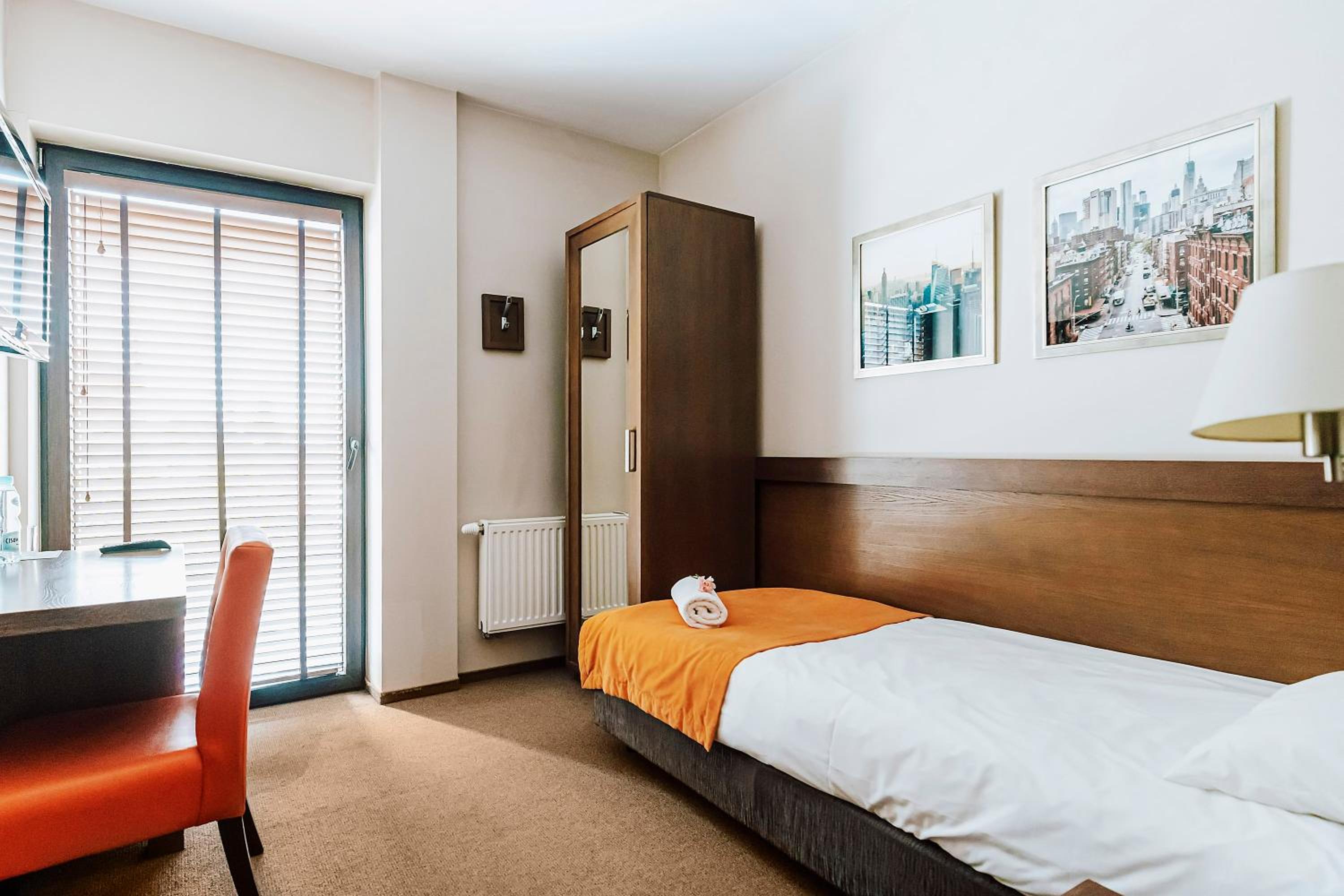 Single Room with Private Bathroom photo 1