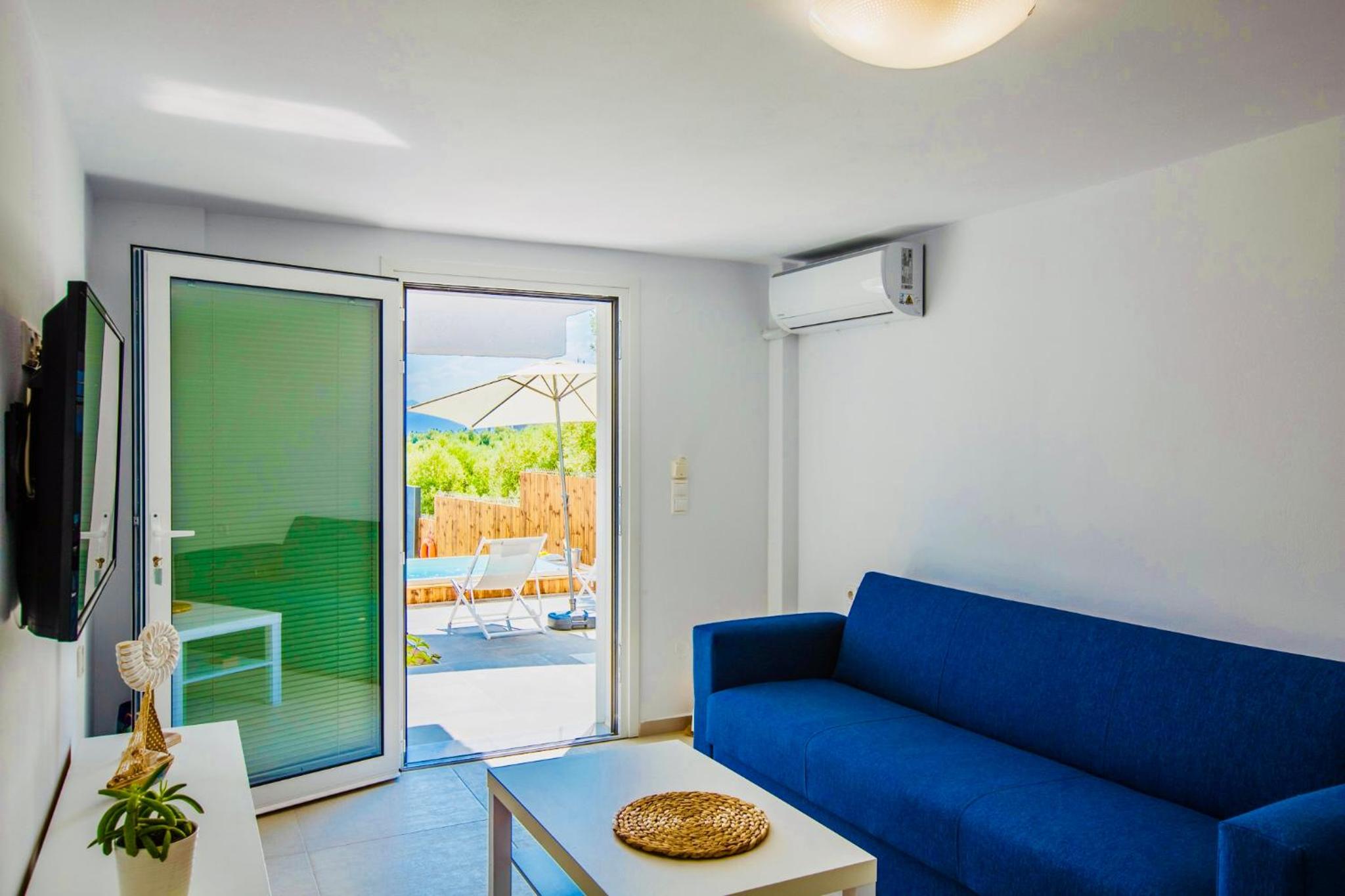 Apartment with Private Plunge Pool - Jacuzzi