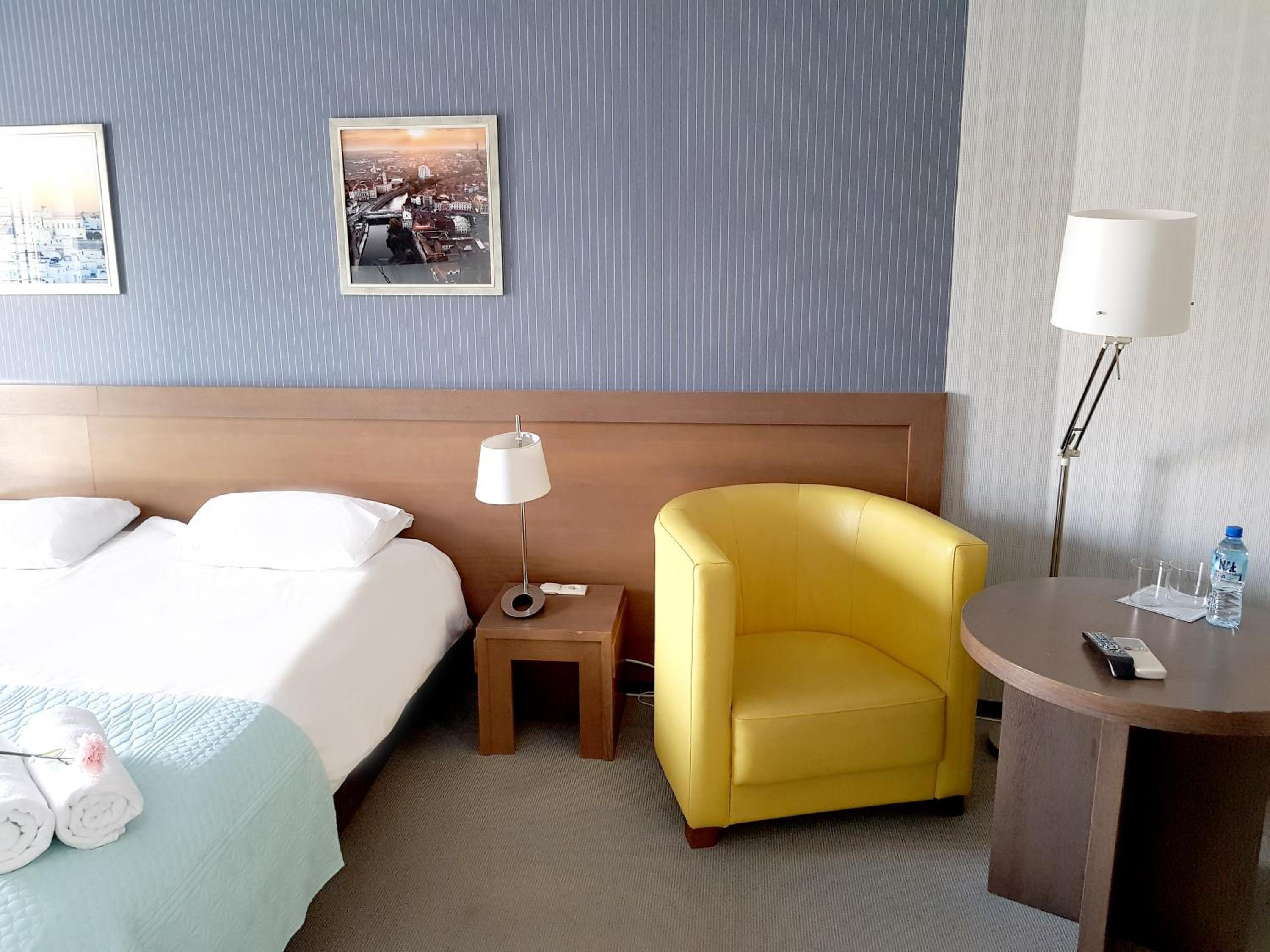 Double or Twin Room with Bathroom - Photo 6