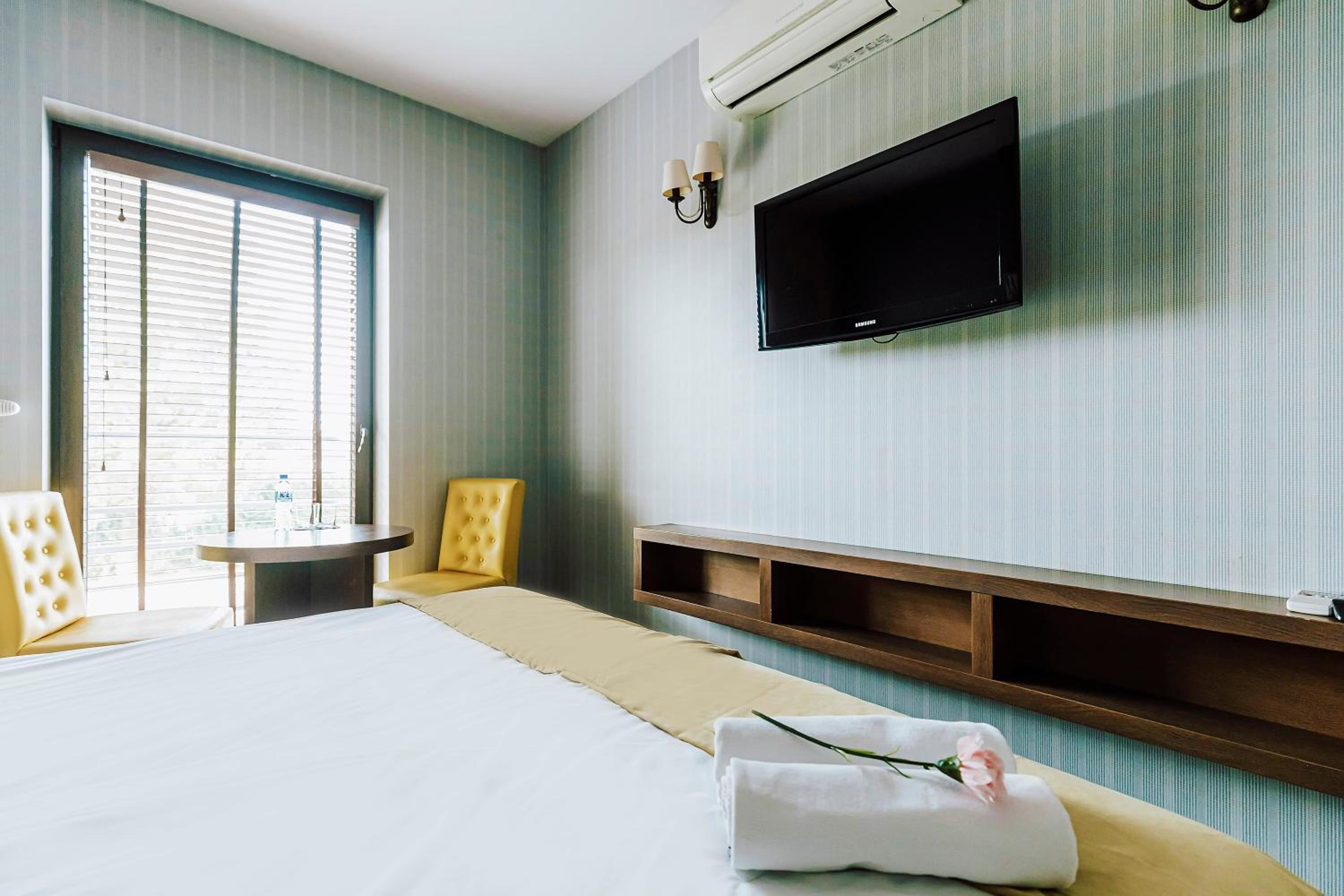 Double or Twin Room with Private Bathroom - Photo 7