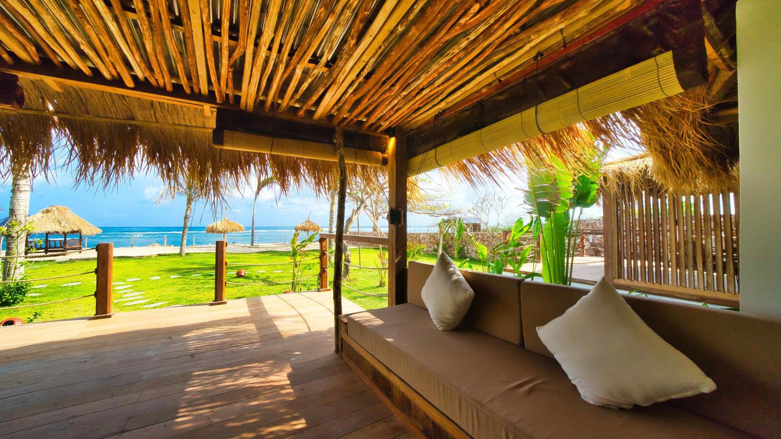 Deluxe Beachfront Bungalow - Photo 12