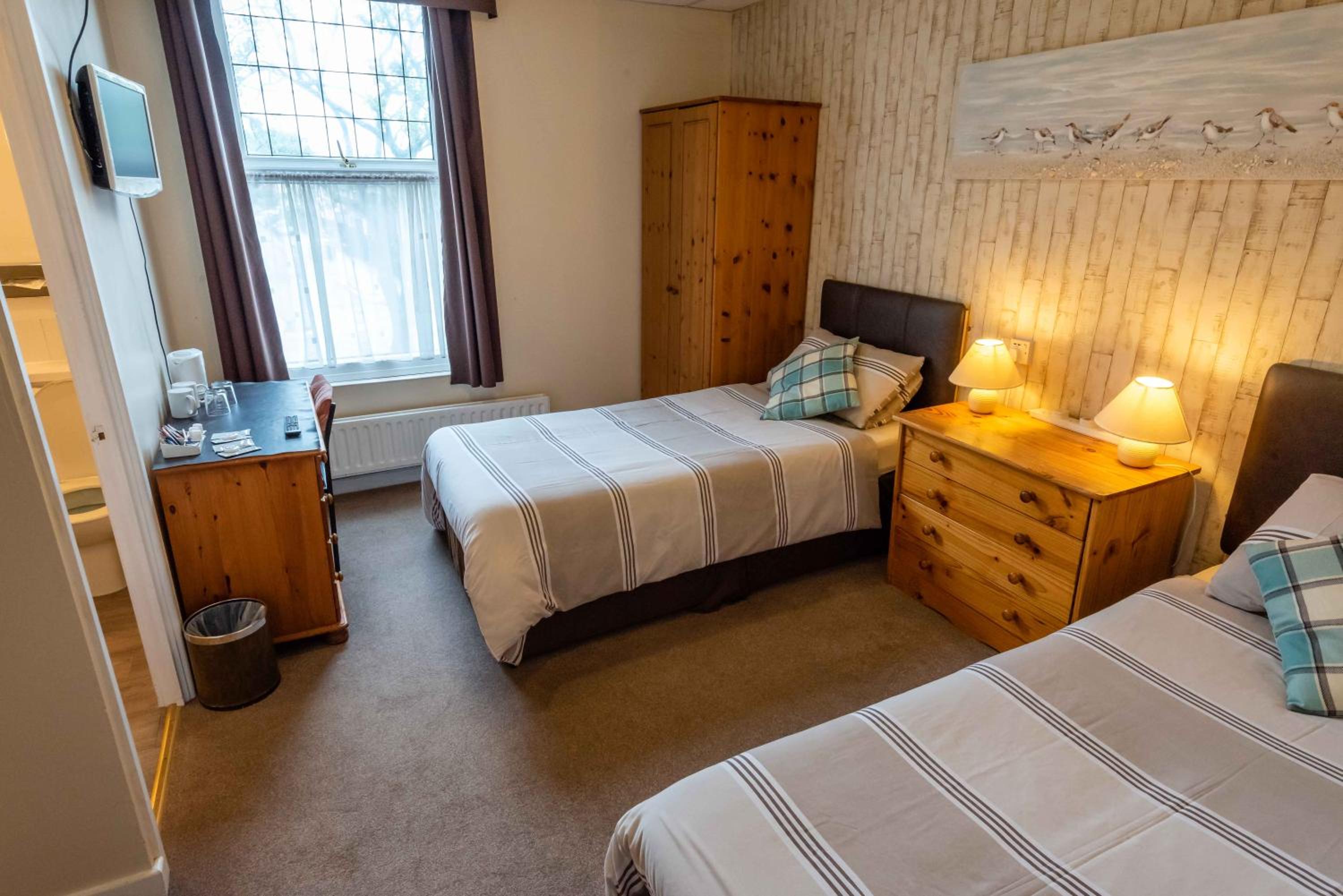 Twin Room with Private Bathroom