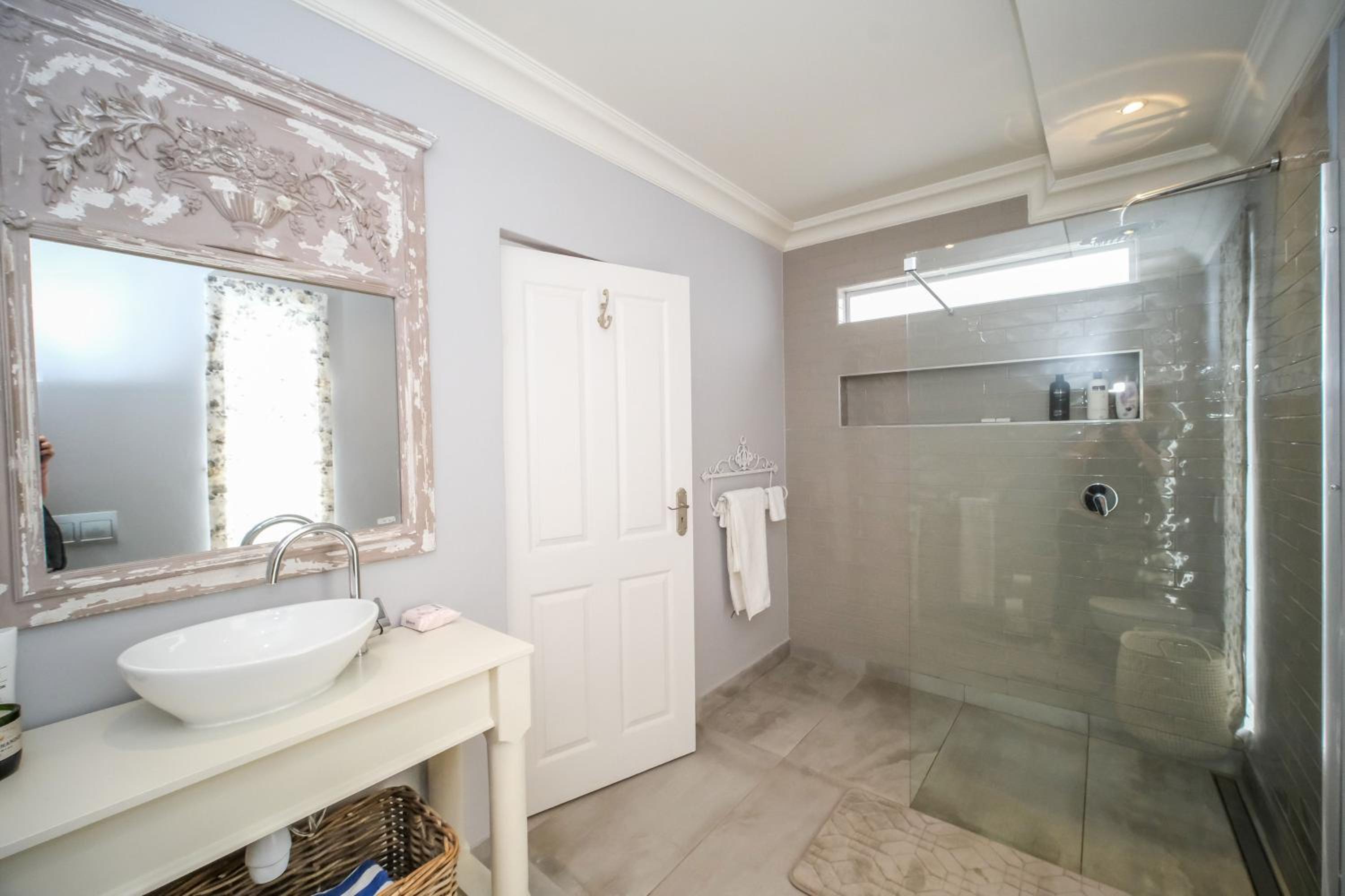 Double Room with Private Bathroom - Photo 6