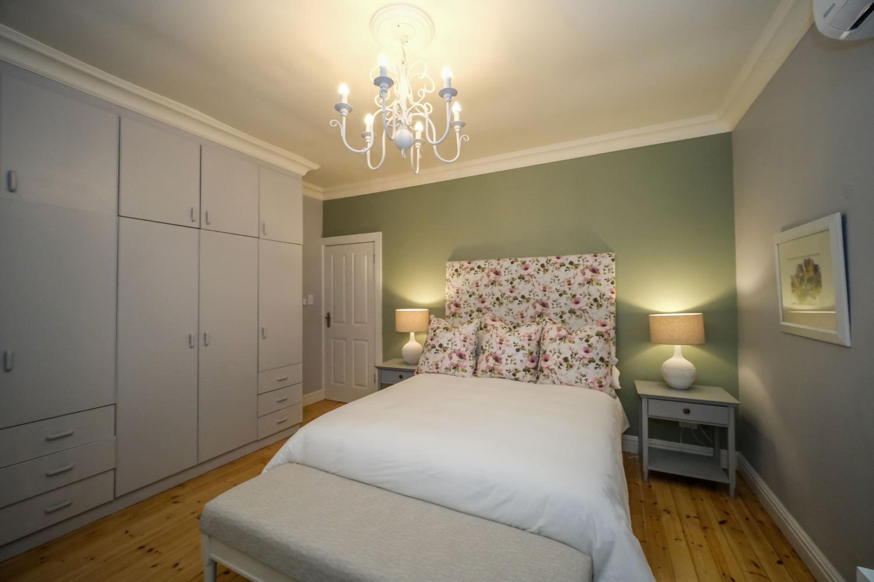 Double Room with Private Bathroom - Photo 4