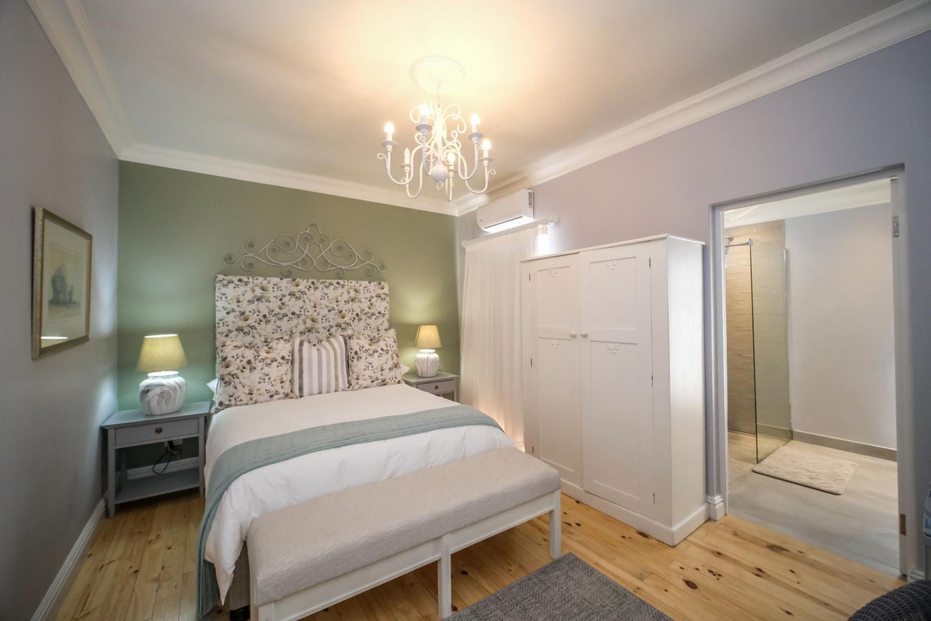 Standard Double Room - Photo 2