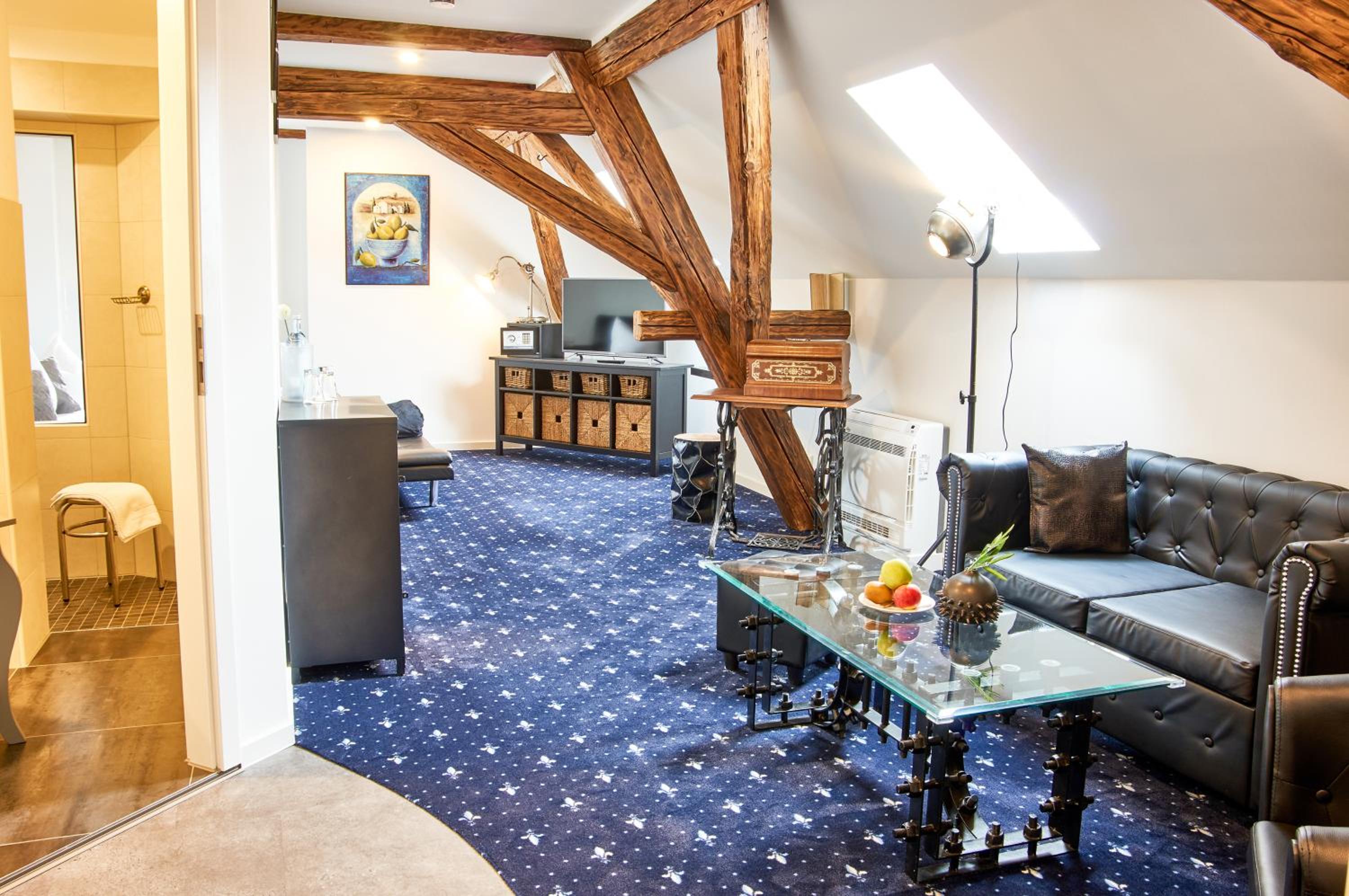 Superior Family Room photo 2
