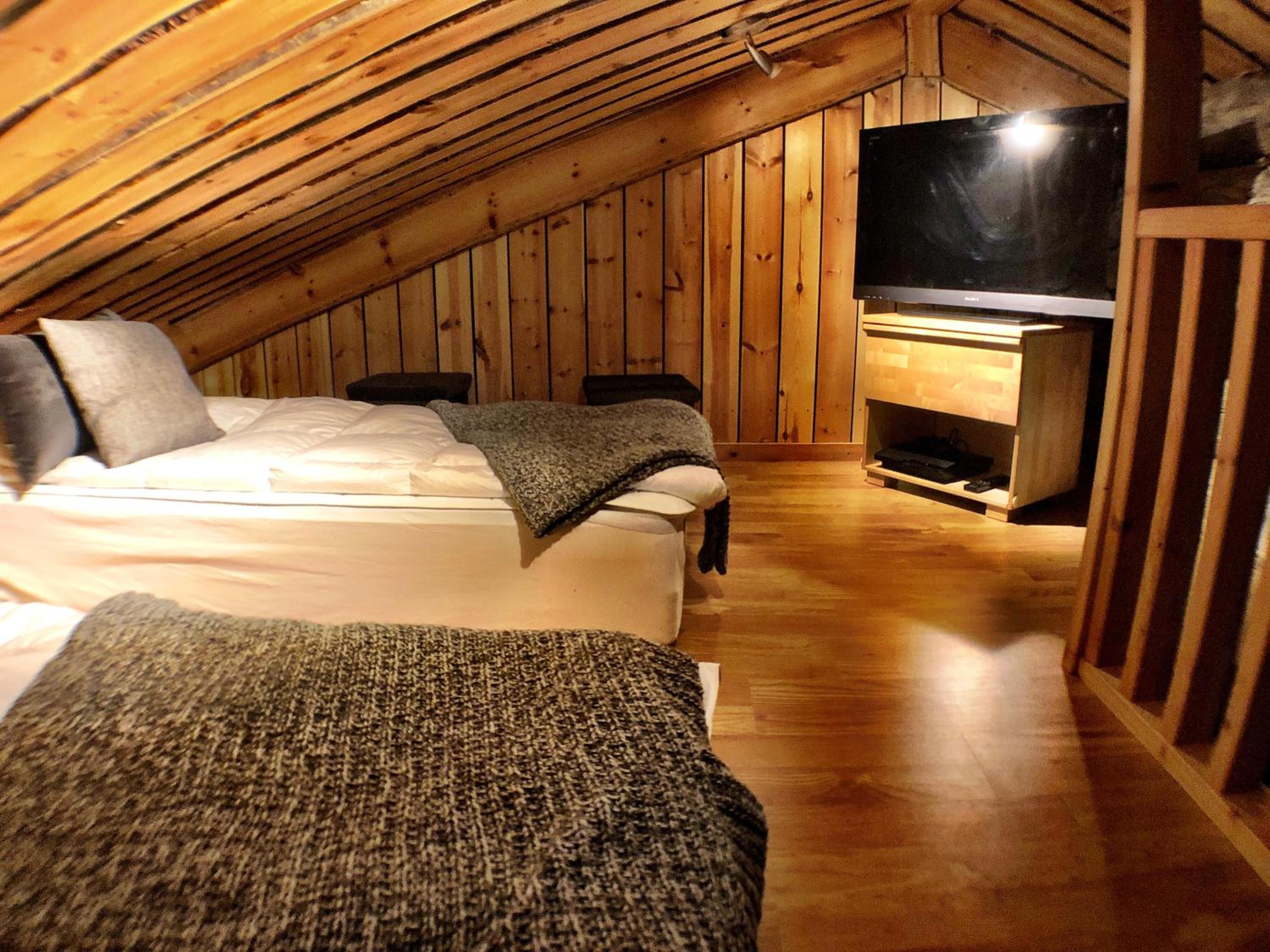 Three-Bedroom House - Photo 20