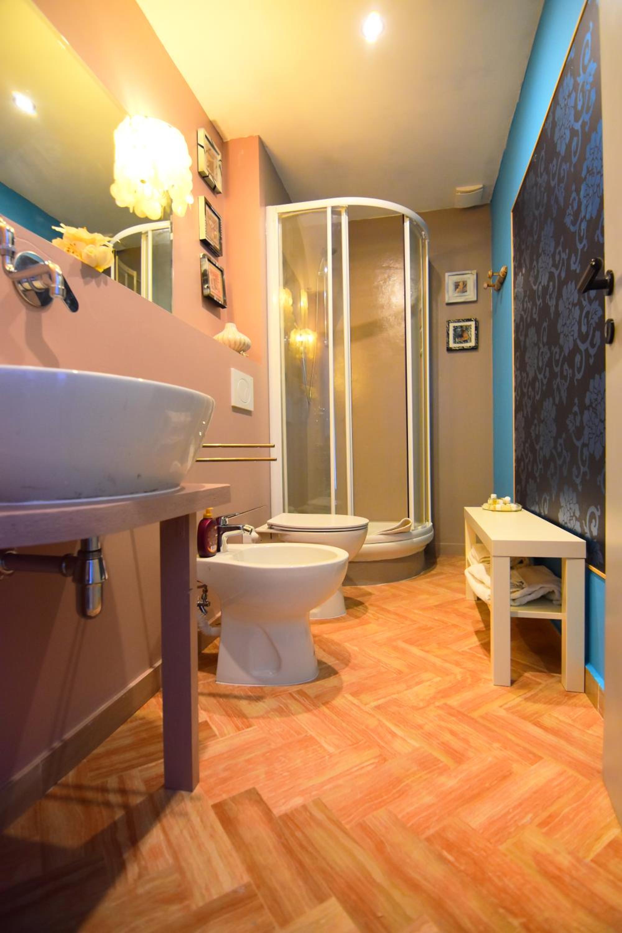 Double Room with Private Bathroom - Photo 12