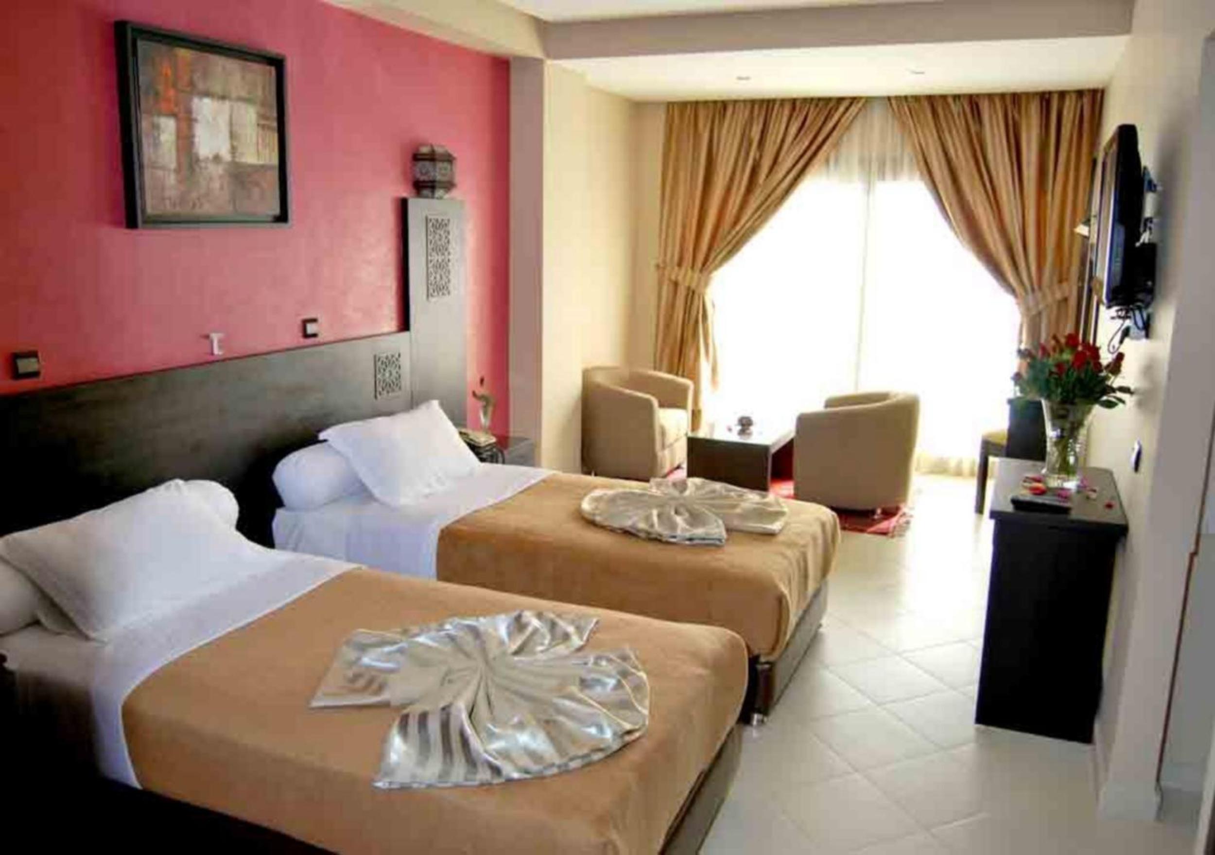 Studio with Balcony (2 Adults) photo 3