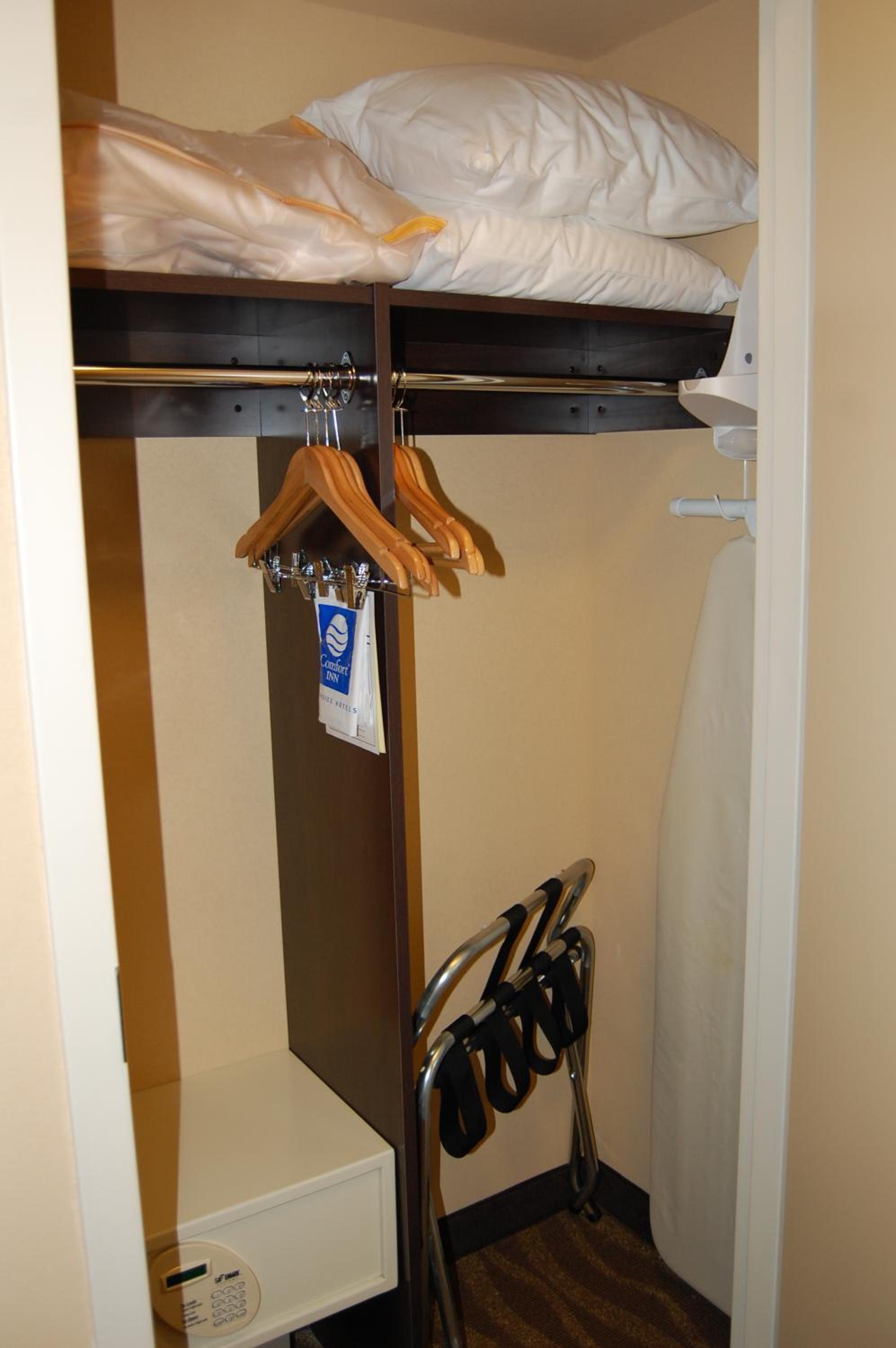 King Room - Non-Smoking - Photo 5