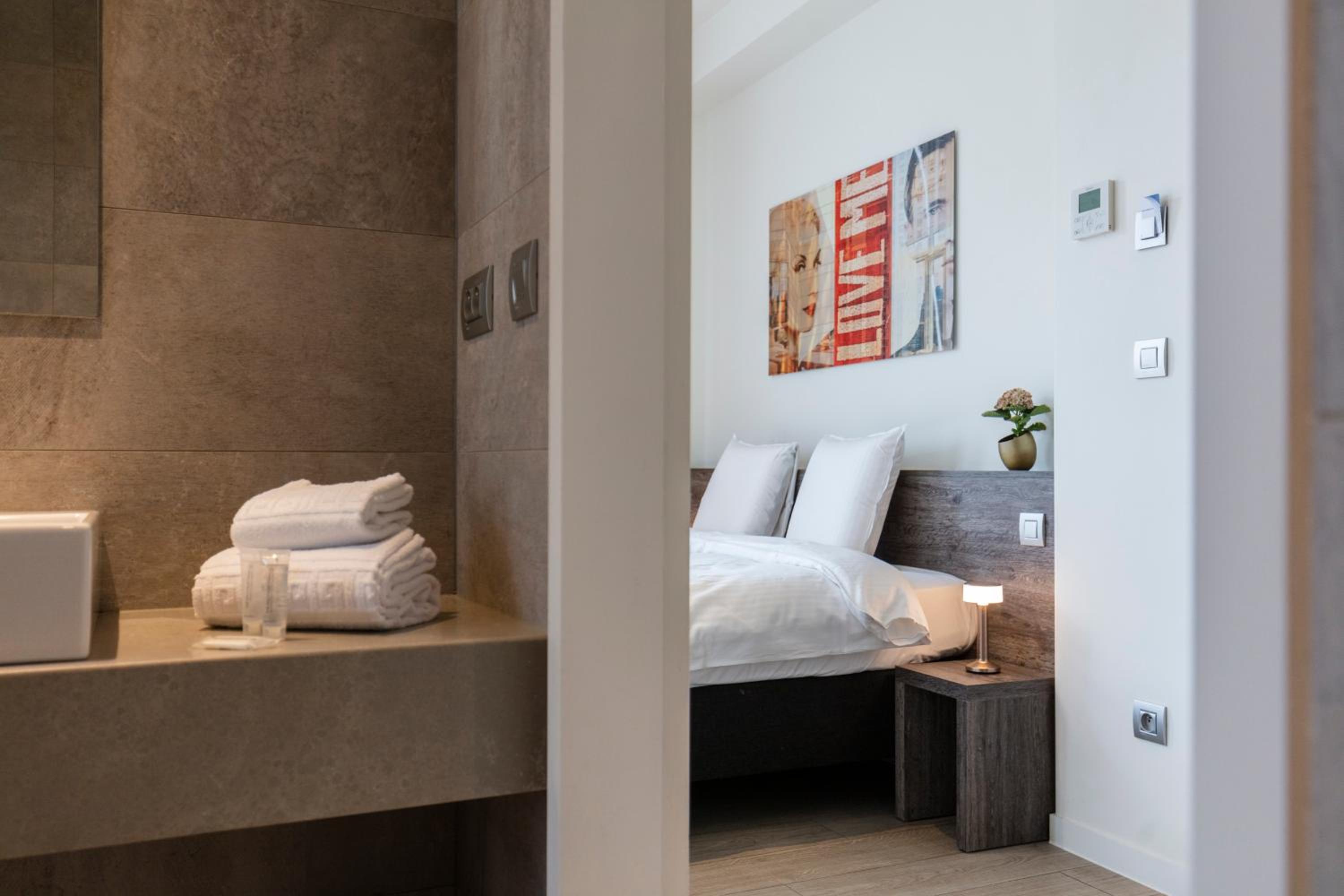 Large Double Room photo 1