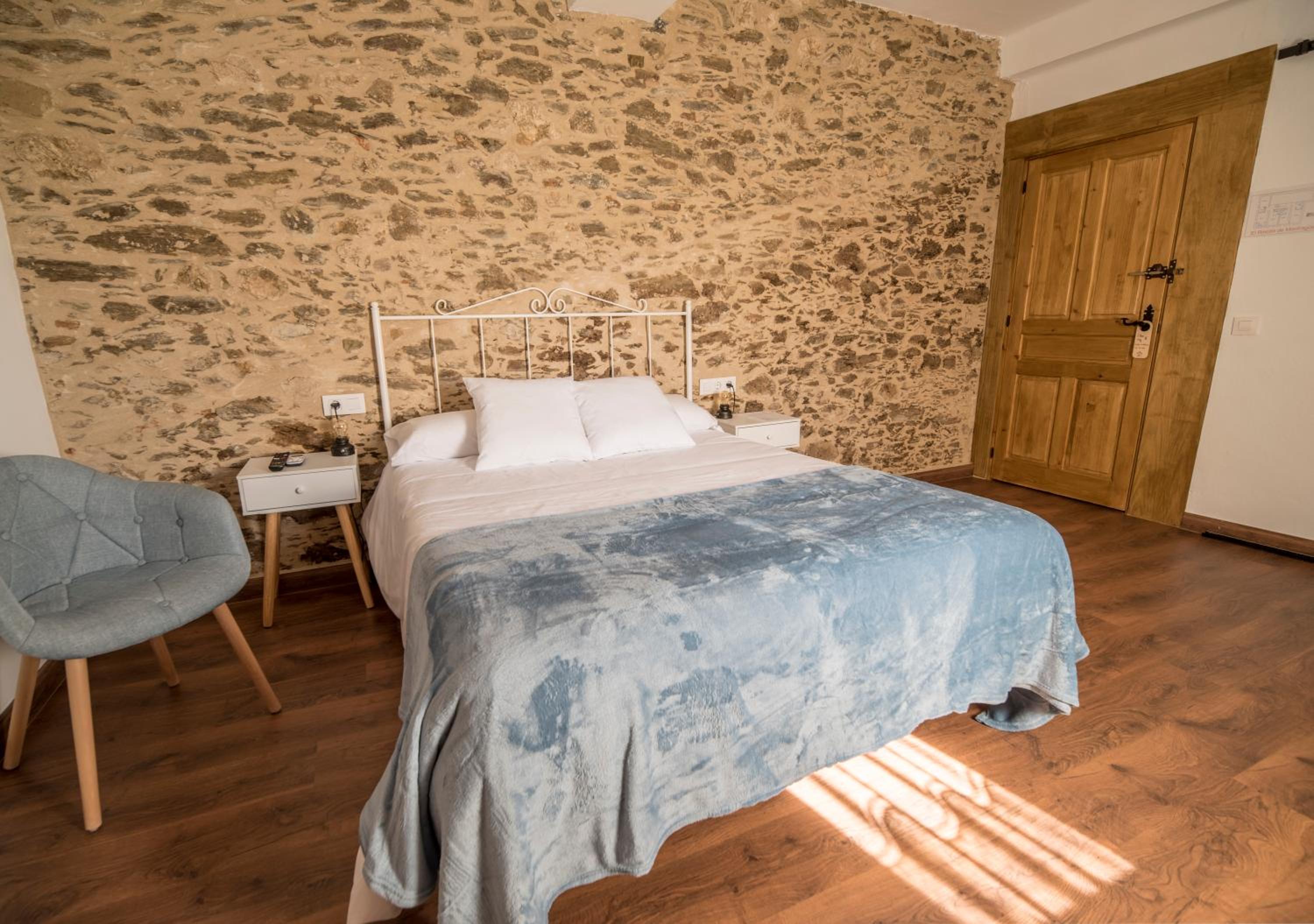 Small Double Room - Photo 2