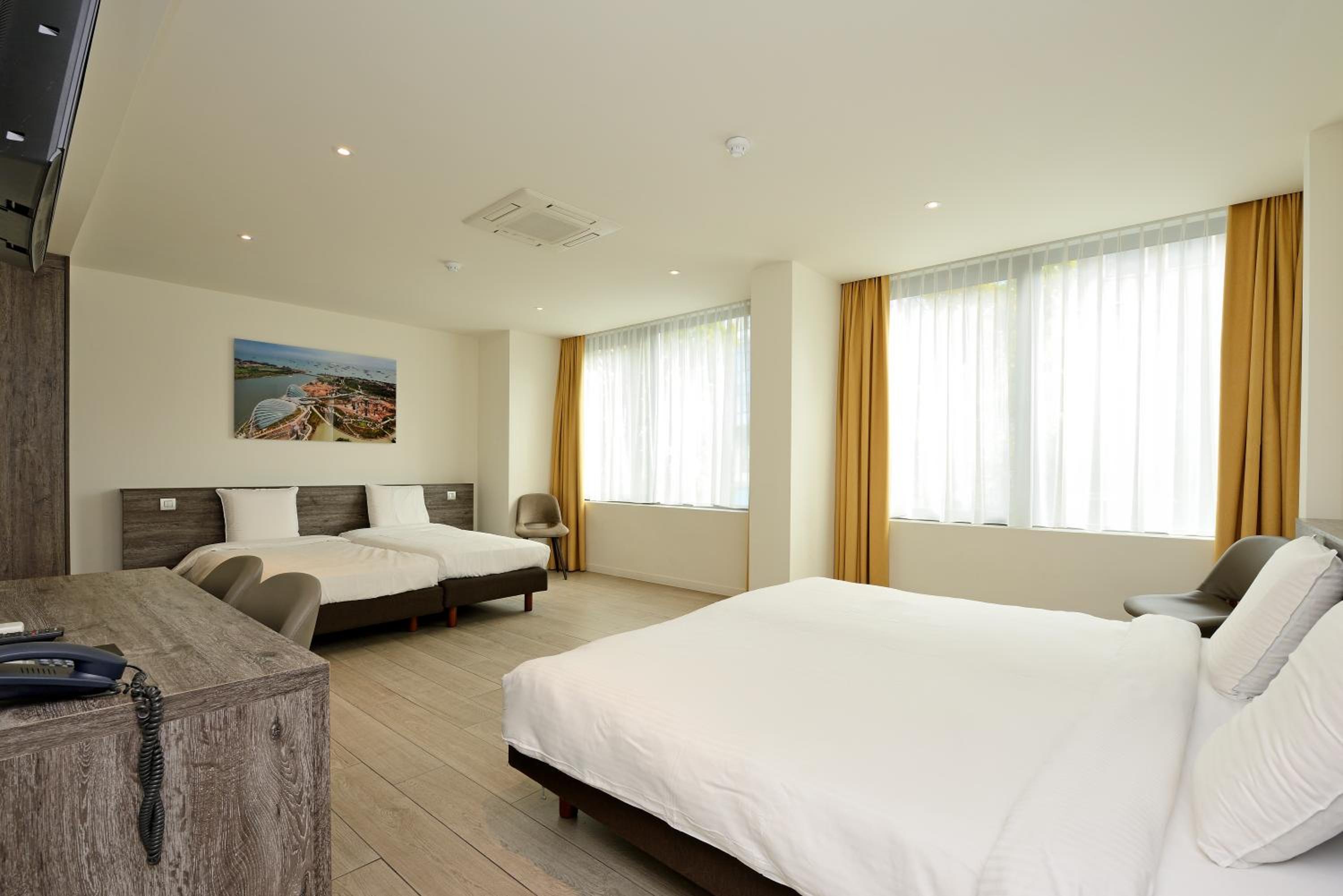 XLarge Room photo 1