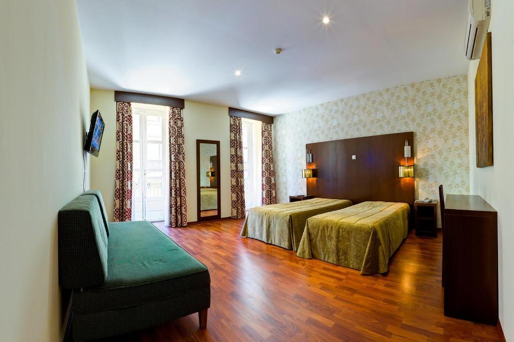 Standard Triple Room - Photo 4