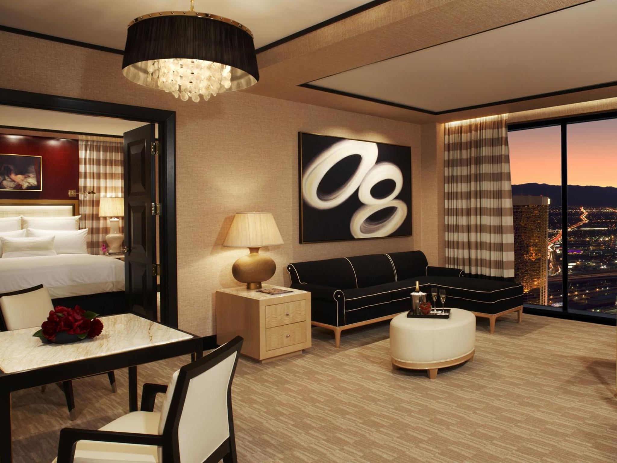 Encore Tower Suite Parlor - Photo 2