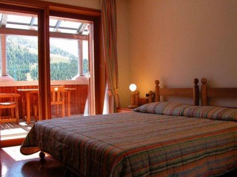 Double or Twin Room with Mountain View photo 2