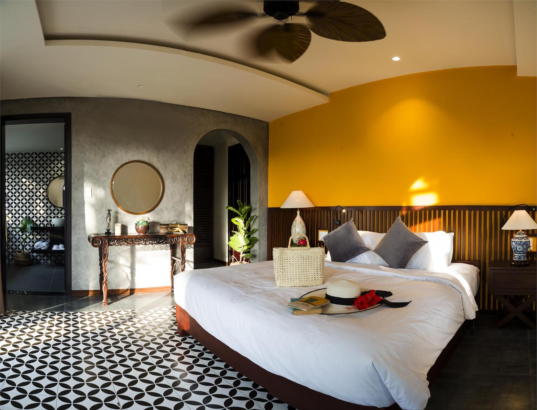 Suite with Pool View