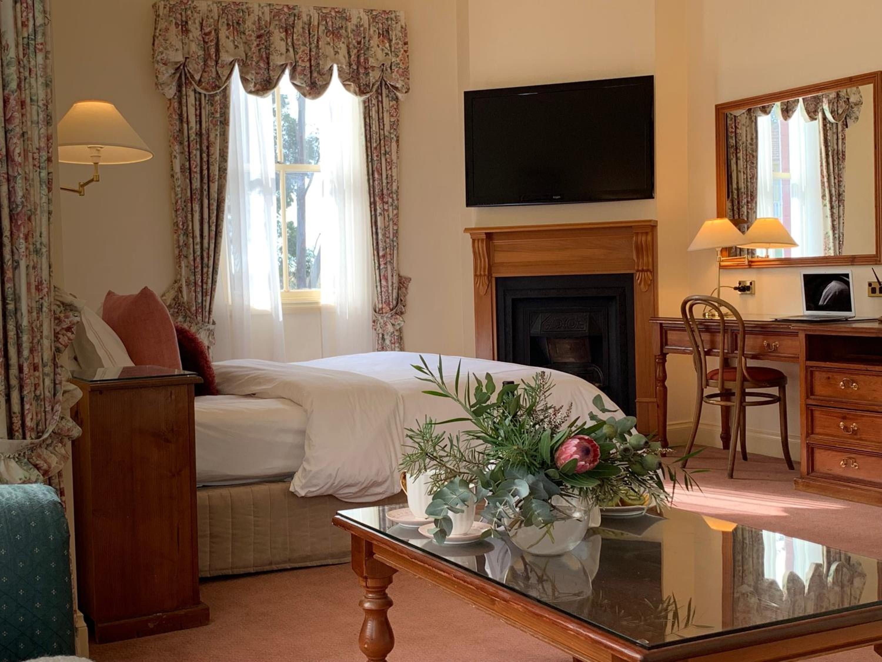 Heritage Spa & Fireplace Room - Photo 5