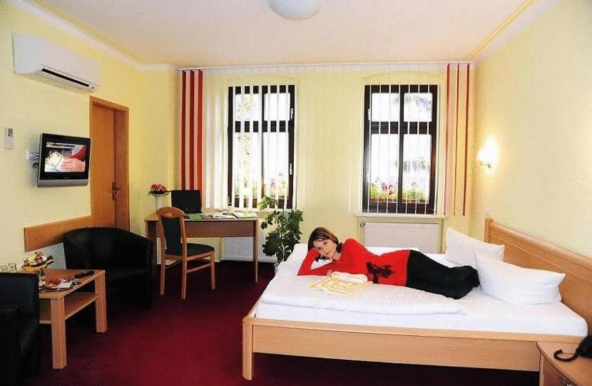 Double Room - Photo 8