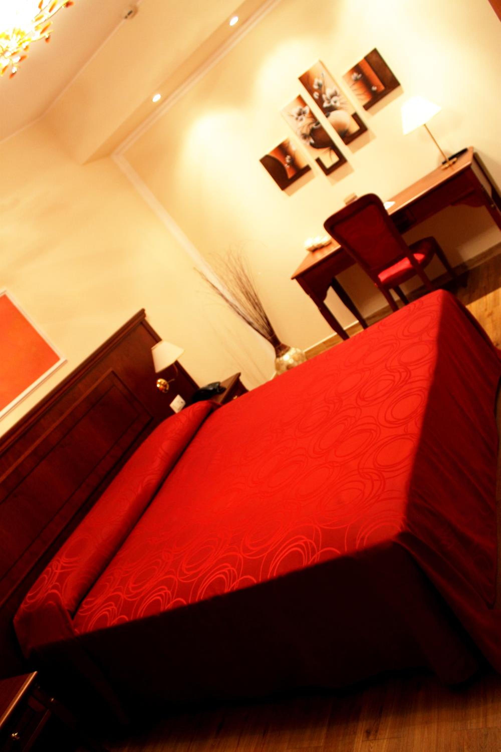 Double Room - Photo 7