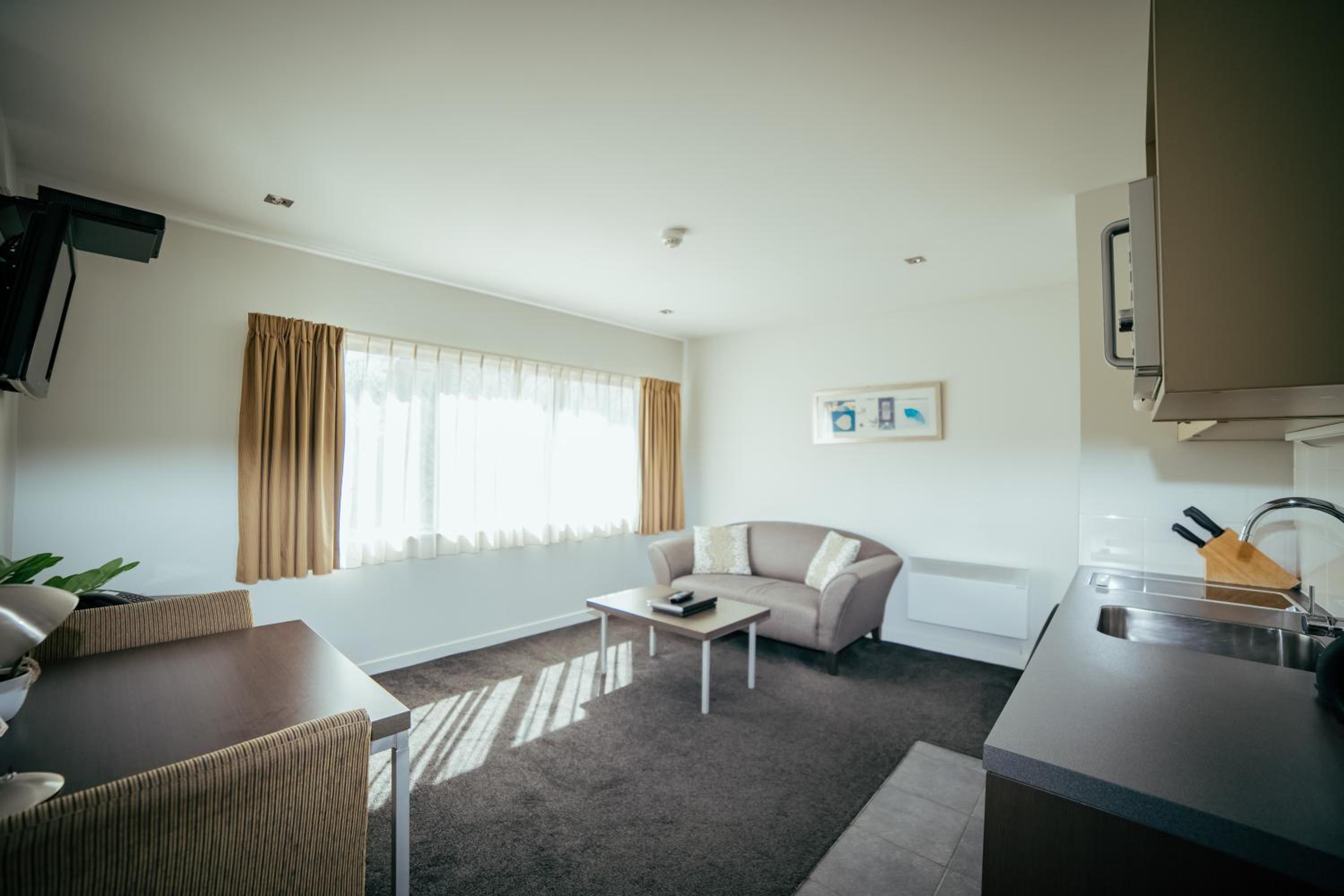 One-Bedroom Suite with Spa Bath