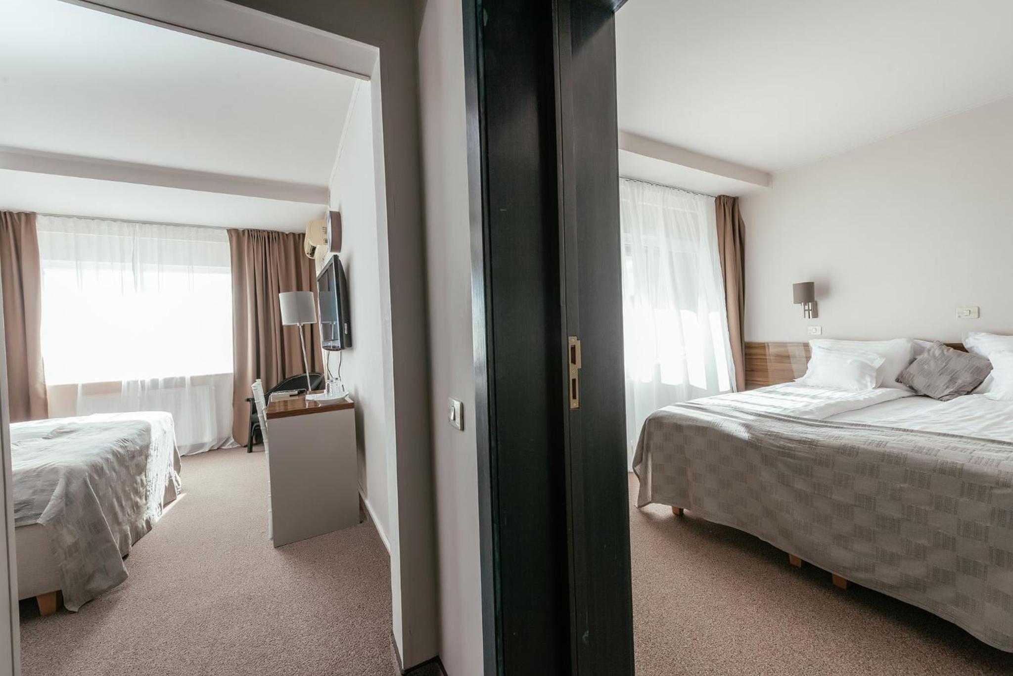 Suite with Pool View photo 3