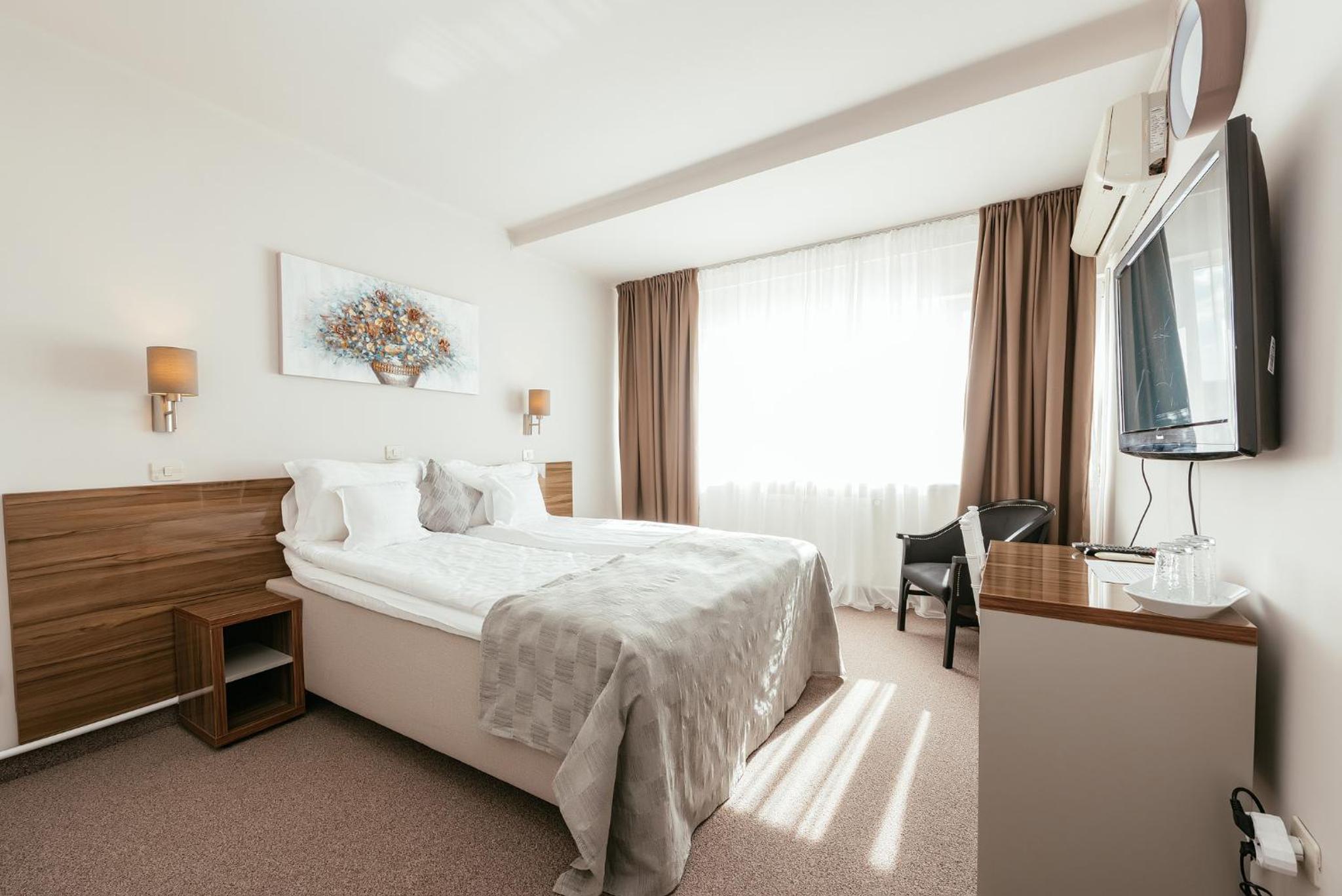 Suite with Pool View photo 1