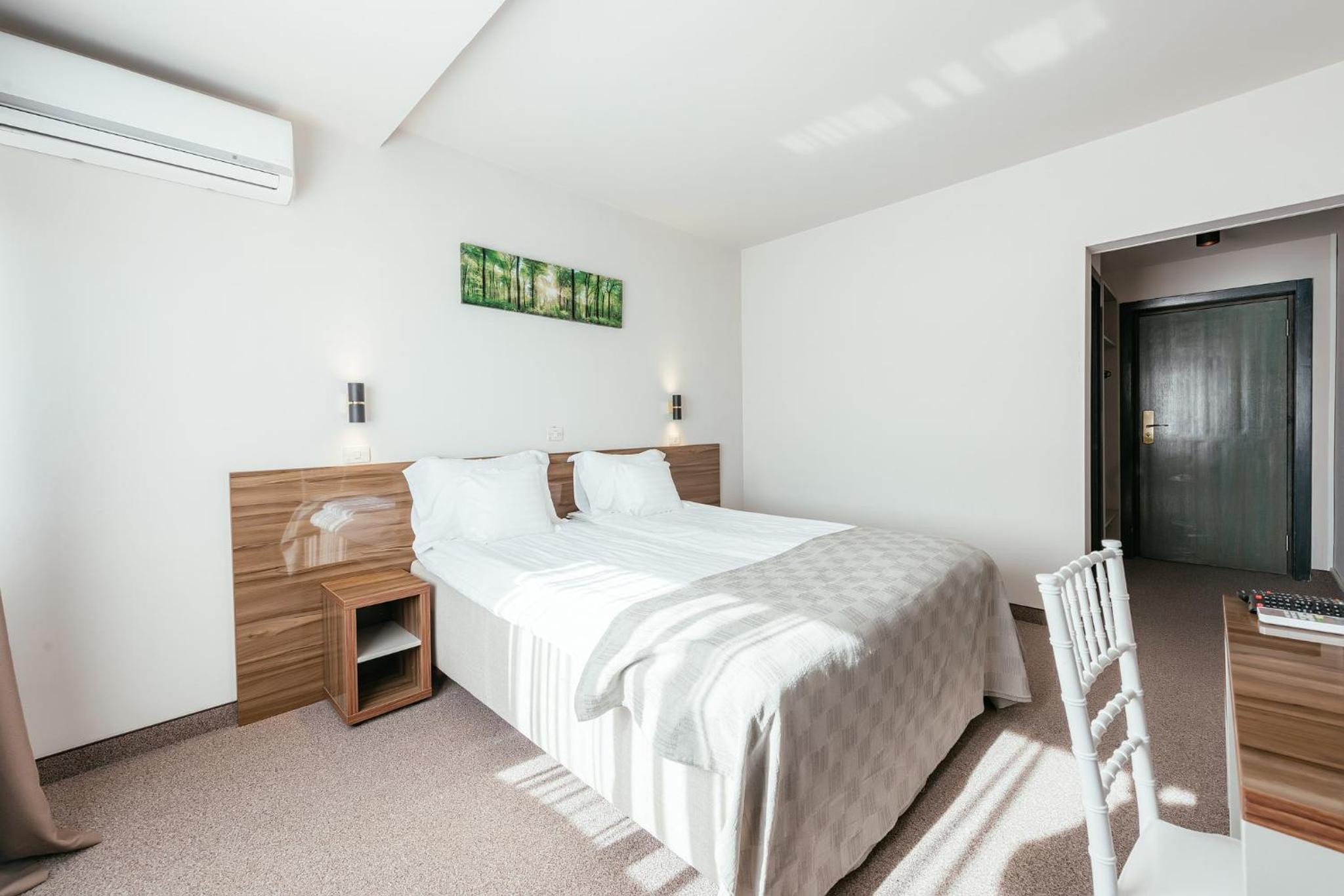 Standard Double or Twin Room - Photo 3
