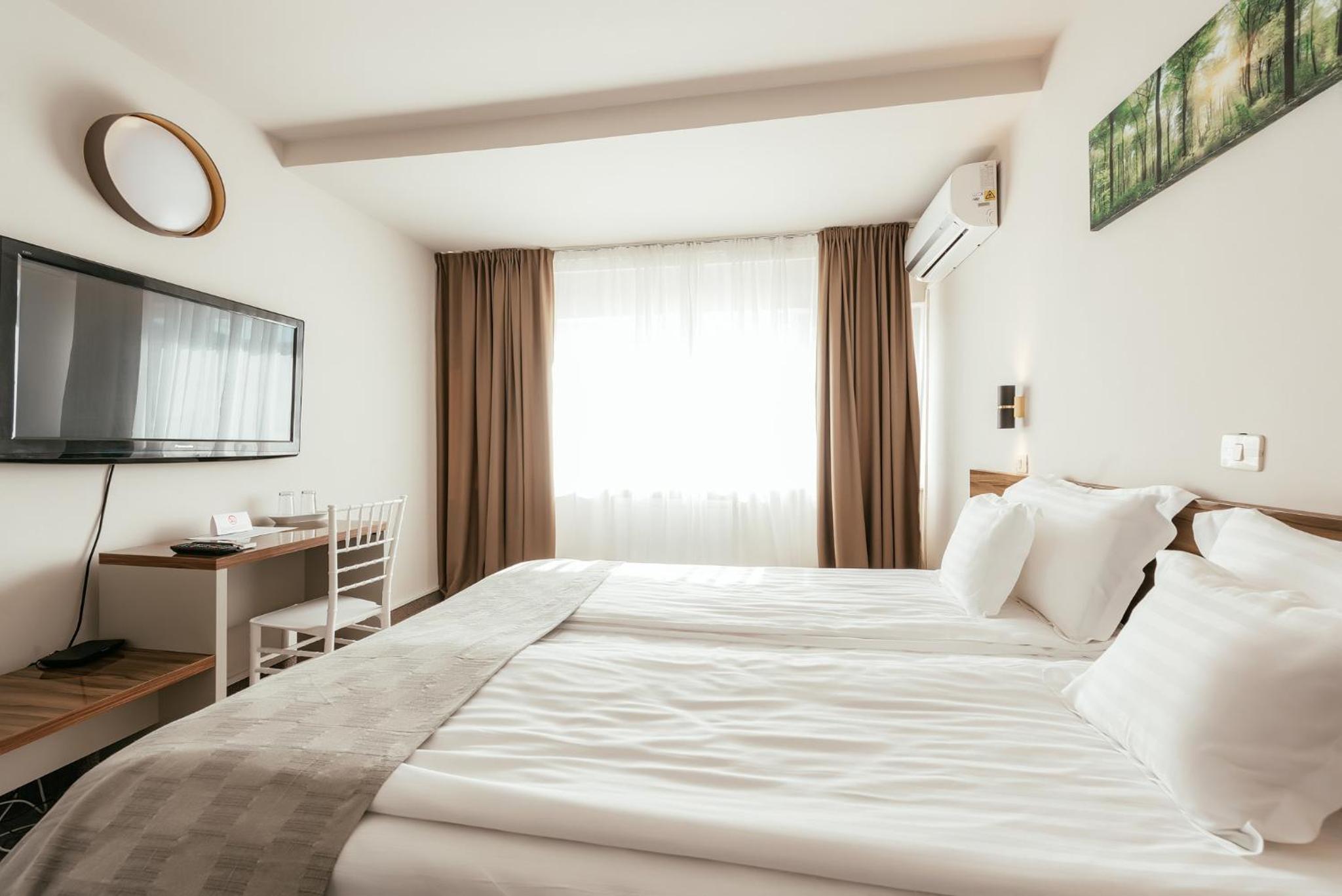 Standard Double or Twin Room - Photo 4