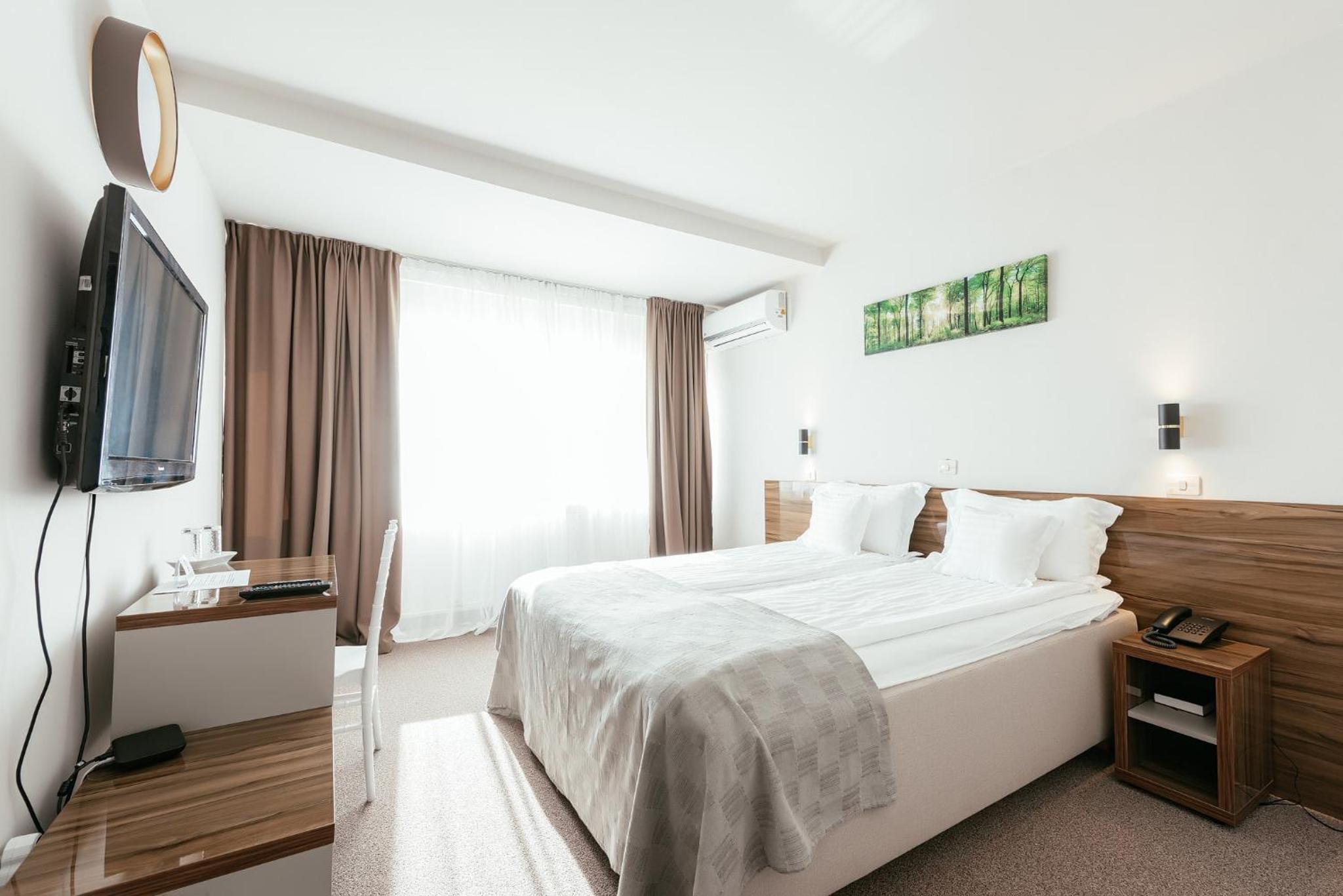 Standard Double or Twin Room - Photo 5