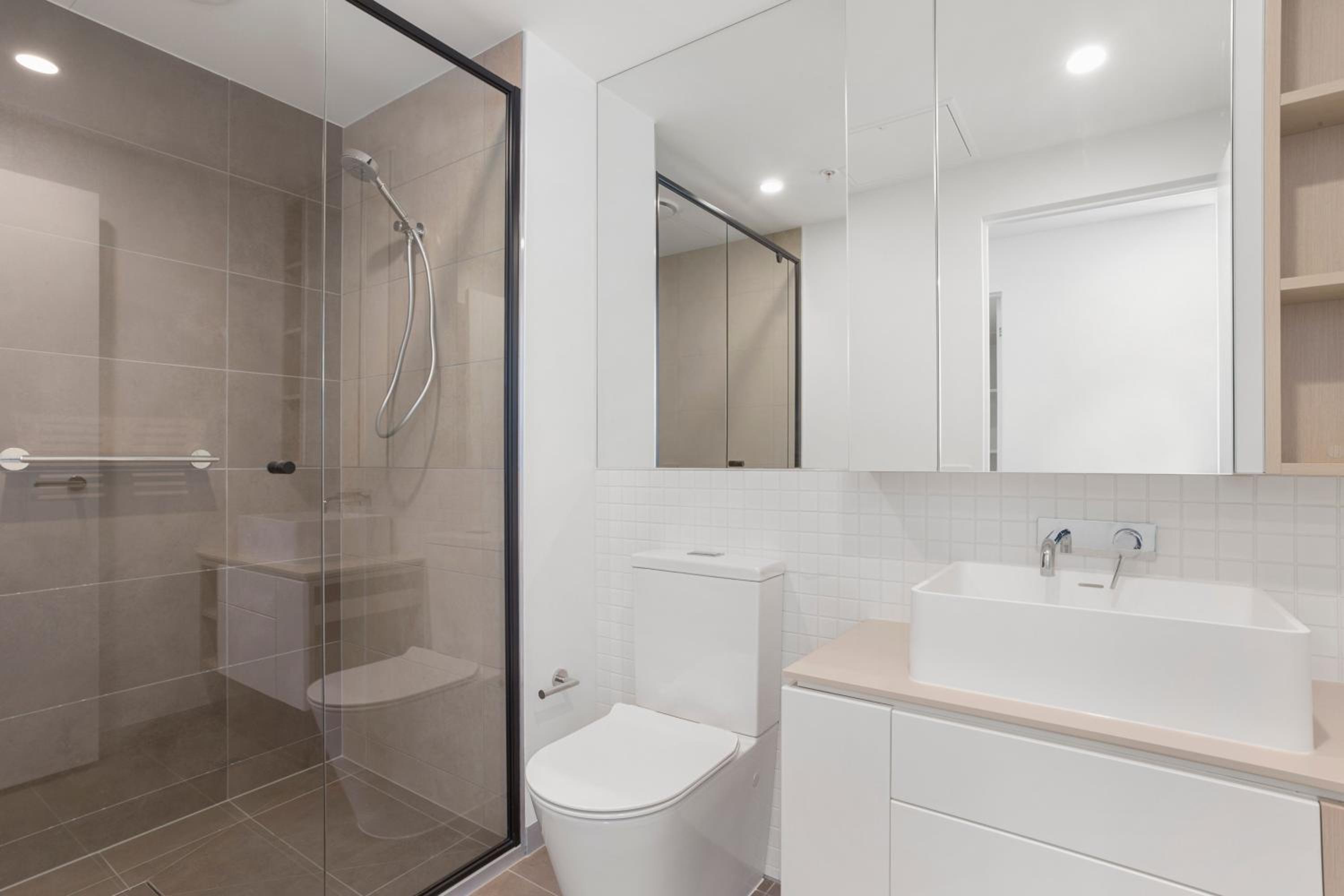Premium One-Bedroom Apartment with King Bed and Balcony - Photo 6