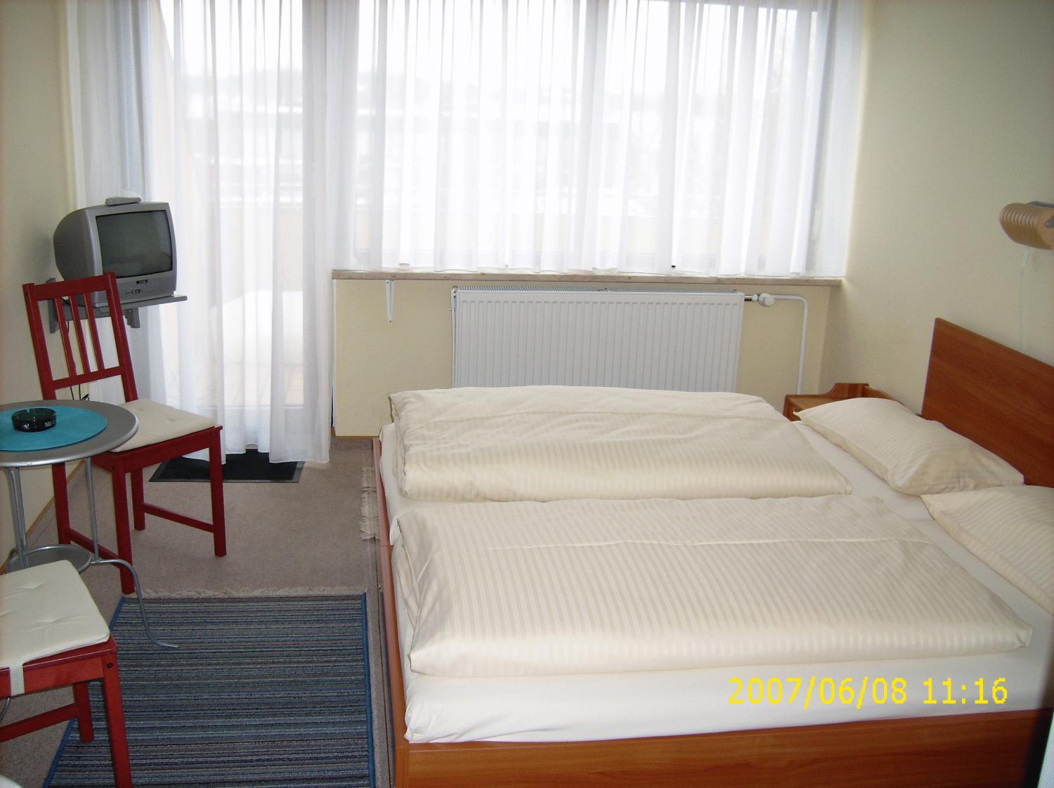 Double Room with Shared Bathroom photo 1