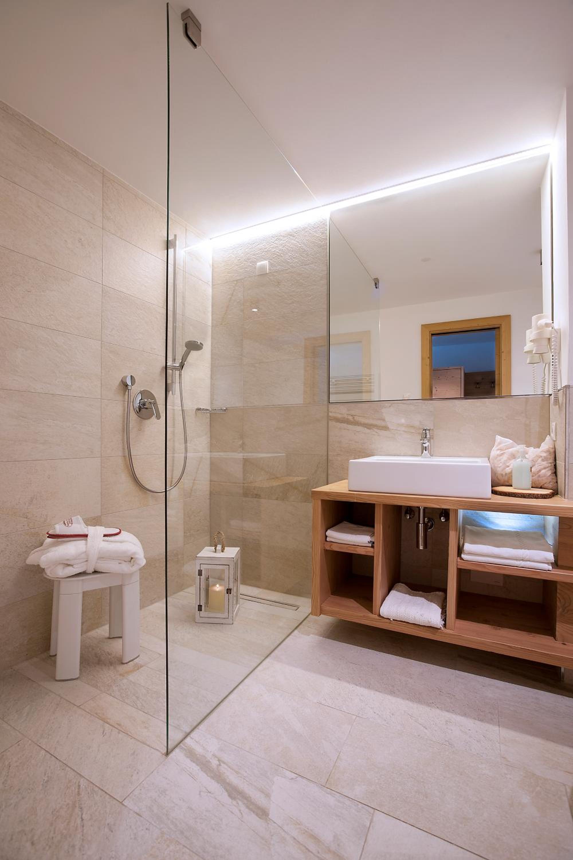 Superior Double or Twin Room with Mountain View photo 3