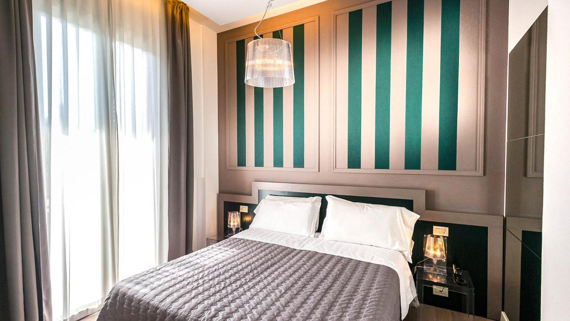 Double Room with Balcony - Photo 7